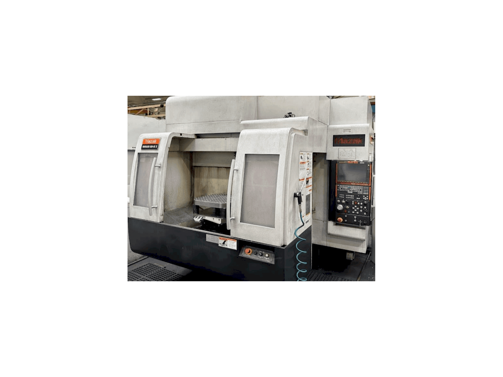 Mazak Variaxis 630-5X II Mašinos vaizdas iš priekio