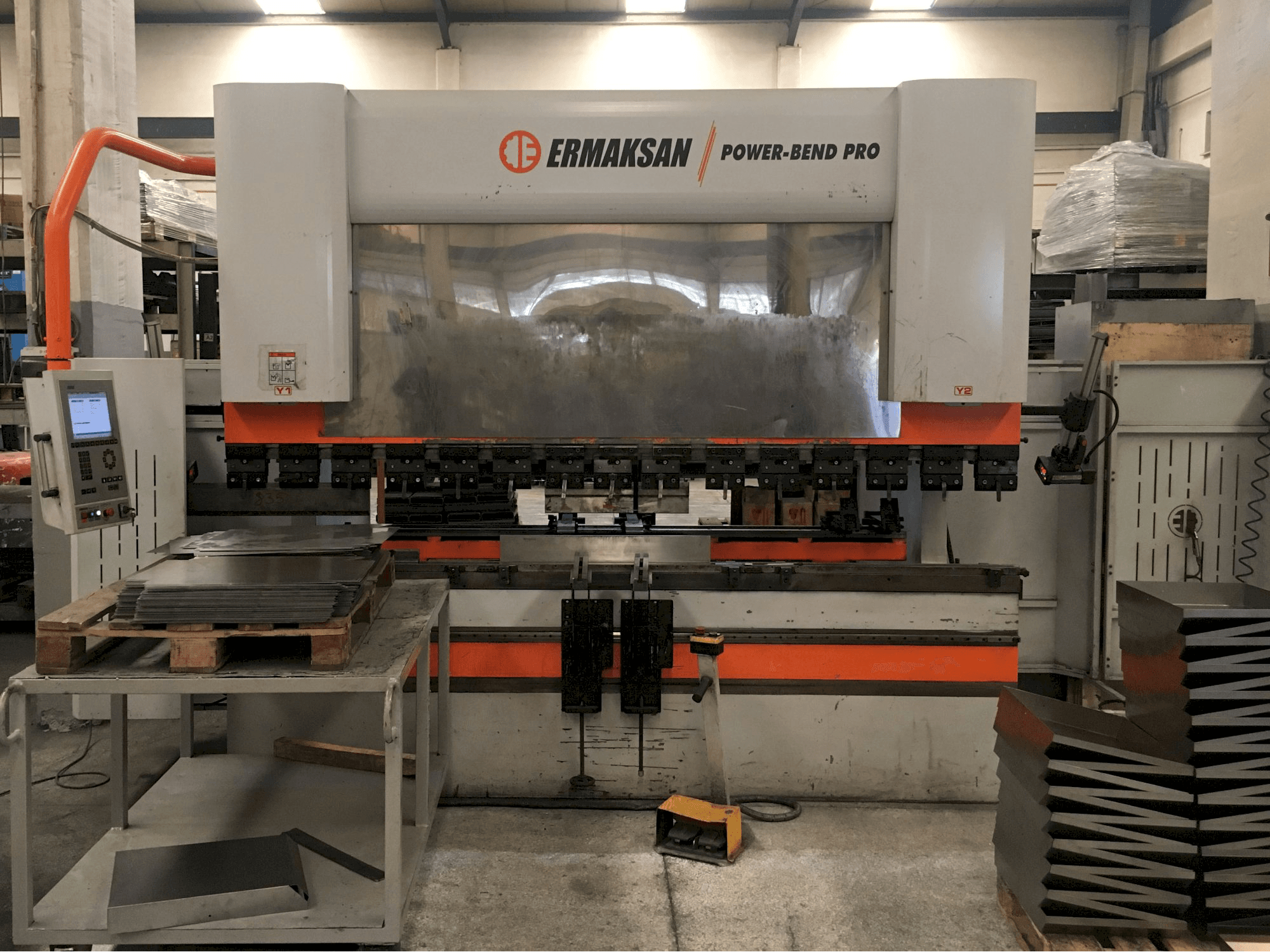 ERMAKSAN POWER-BEND PRO 3100x220 Mašinos vaizdas iš priekio