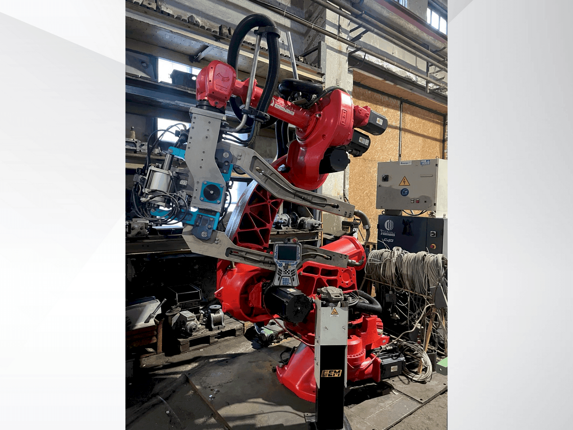 COMAU C4G Mašinos vaizdas iš priekio