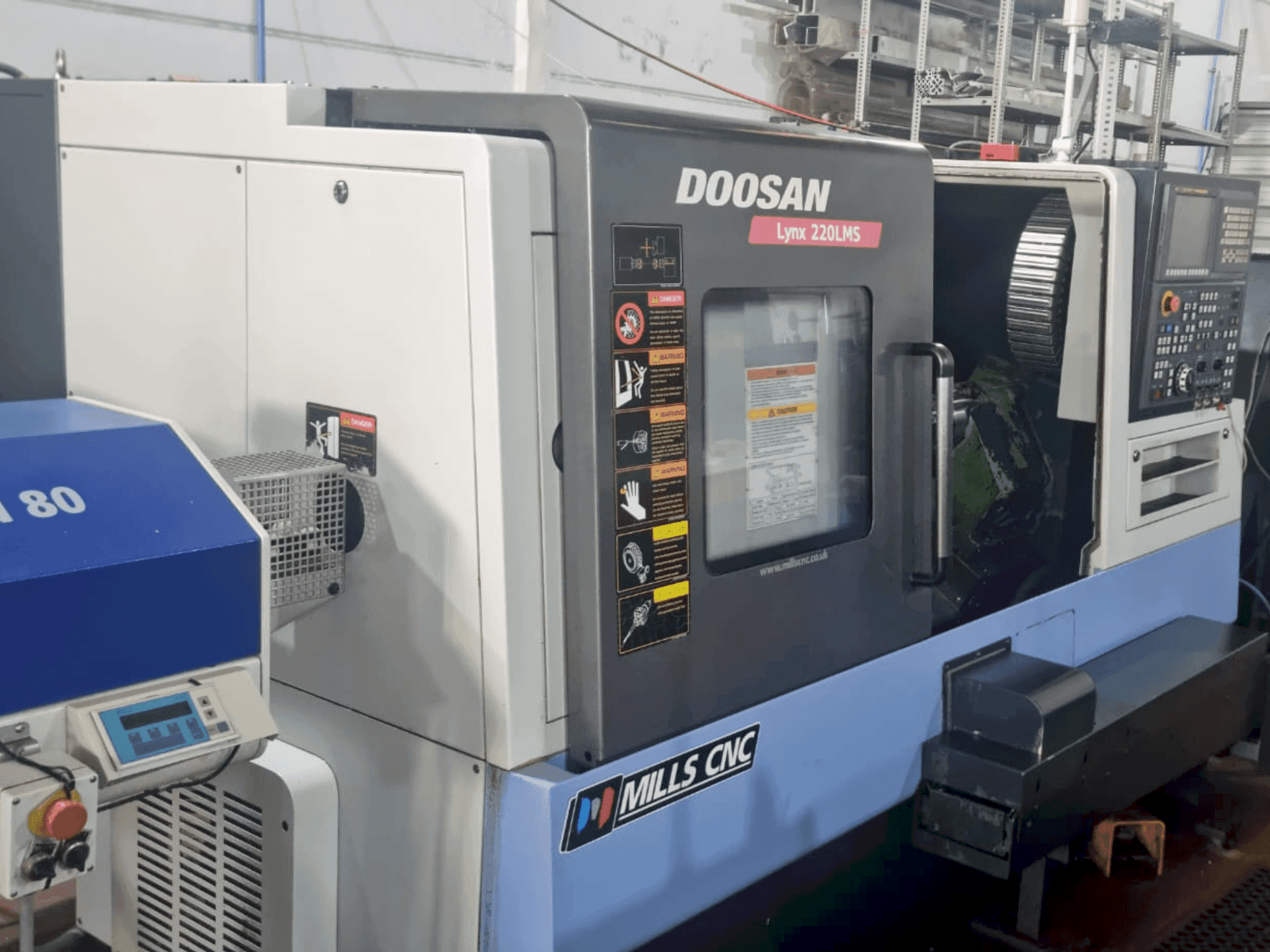 DOOSAN Lynx 220 LMSA Mašinos vaizdas iš priekio