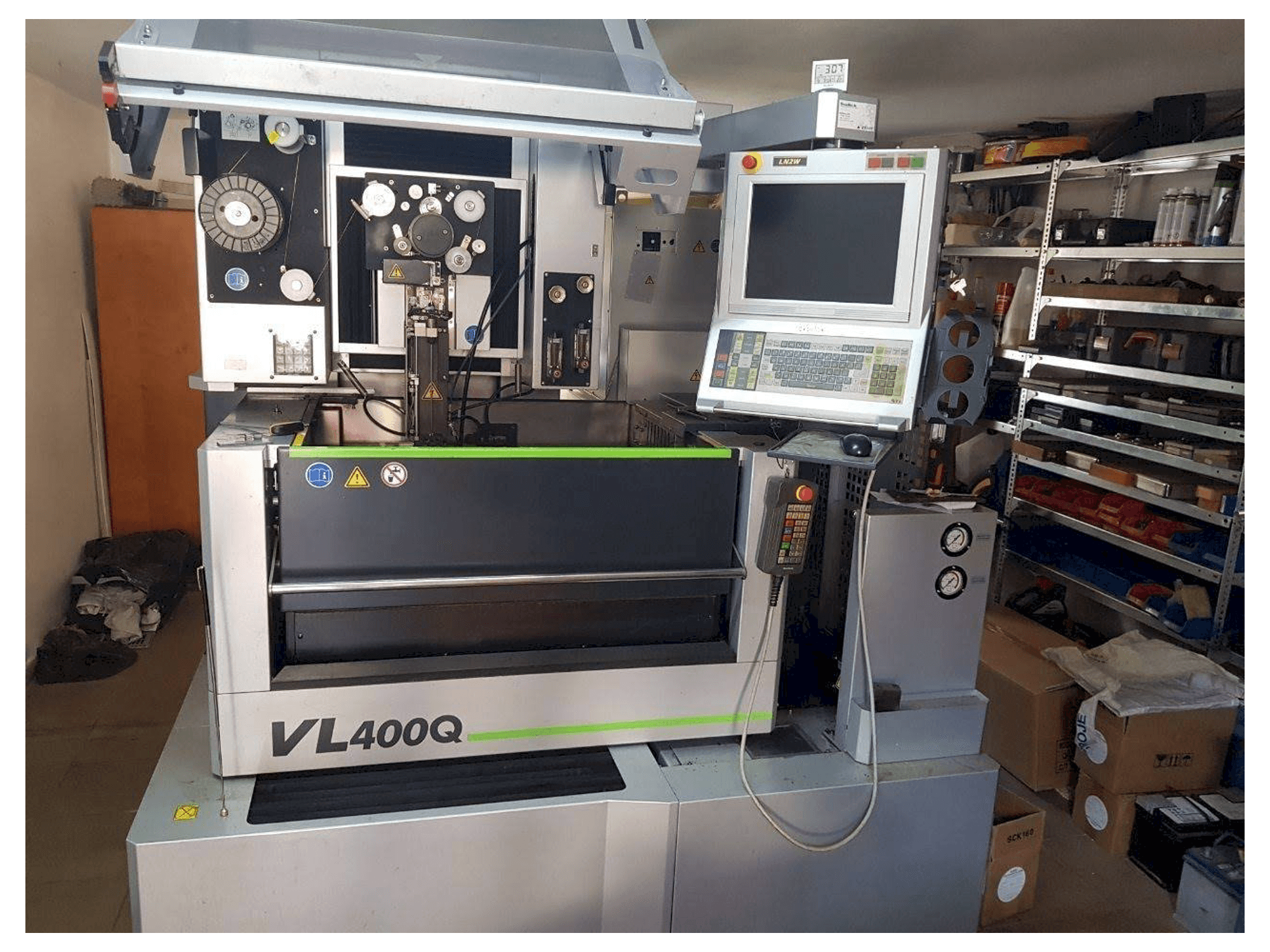 Sodick VL 400Q Mašinos vaizdas iš priekio