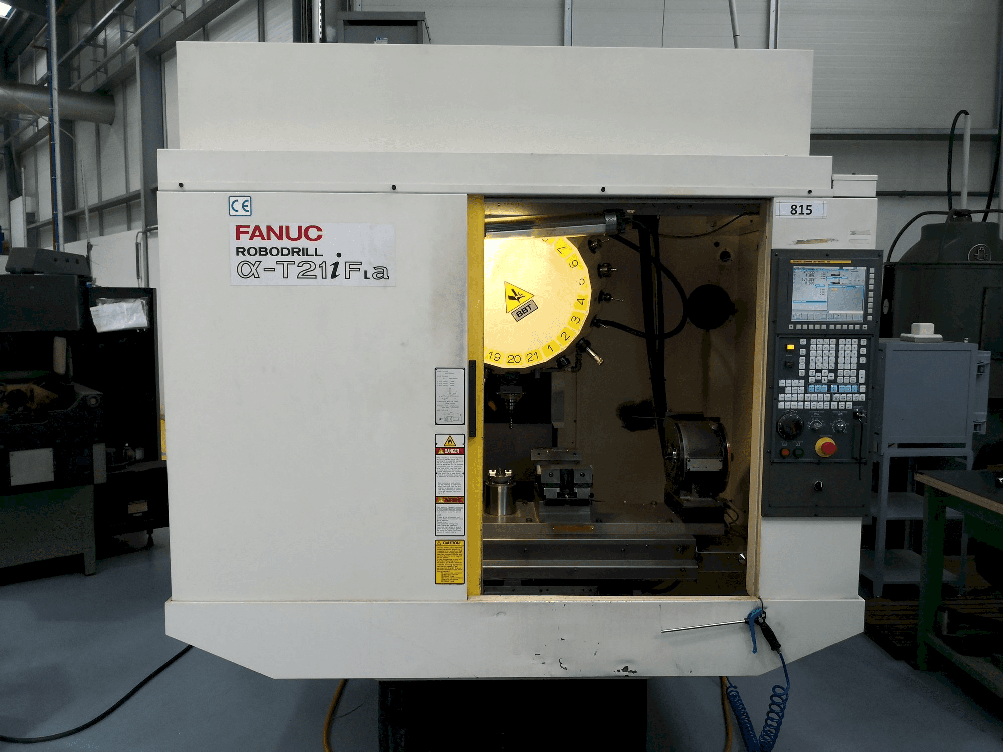 FANUC Robodrill T21iFa Mašinos vaizdas iš priekio
