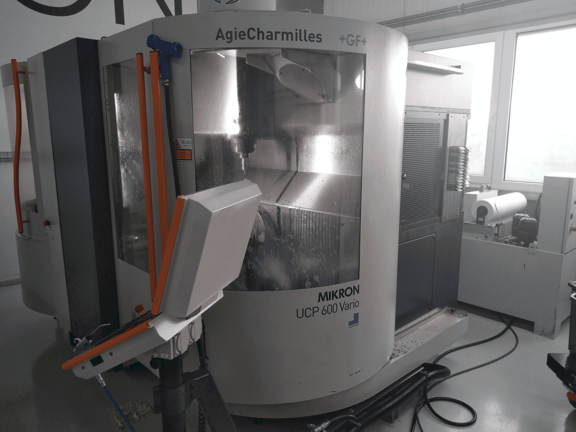 MIKRON UCP 600 Vario Mašinos vaizdas iš priekio