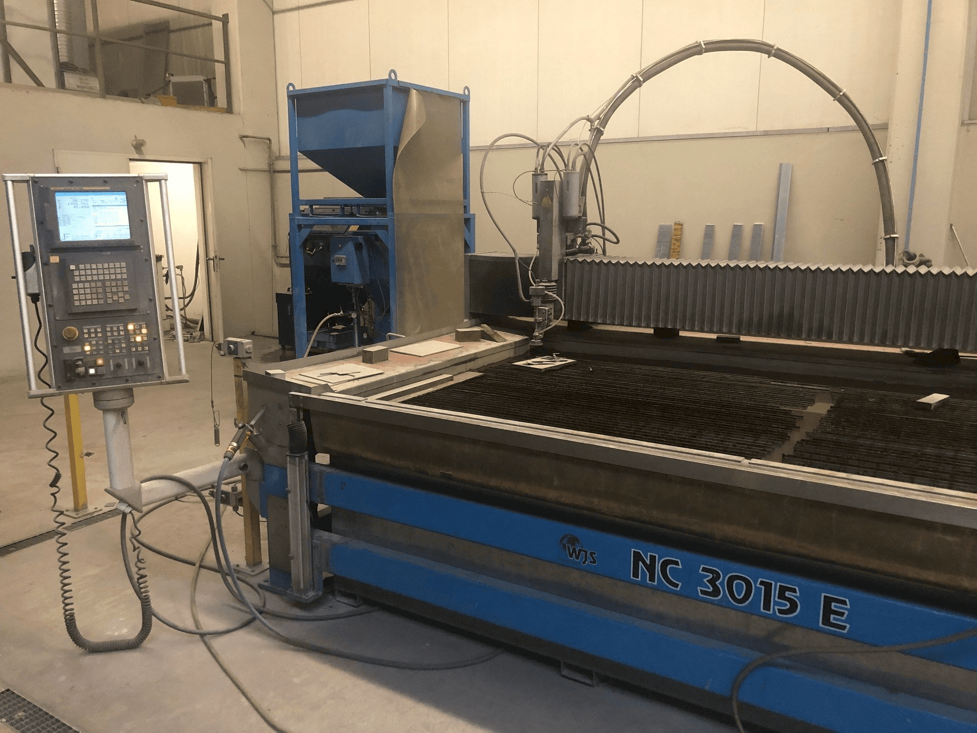 WJS NC 3015 E Mašinos vaizdas iš priekio