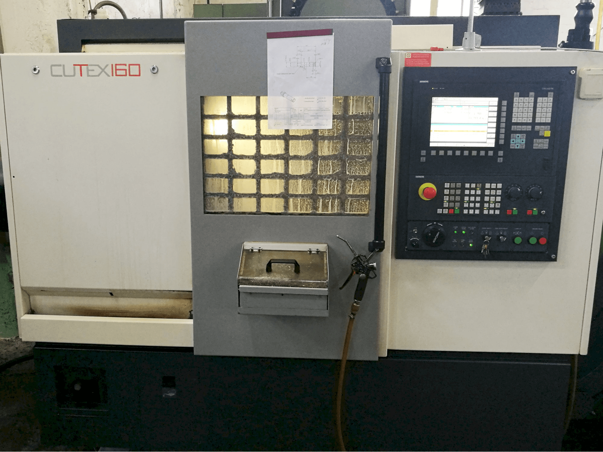 HWACHEON CUTEX-160 Mašinos vaizdas iš priekio