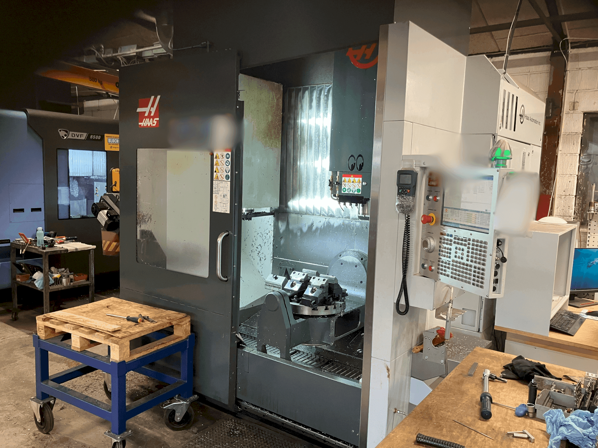 HAAS UMC-750 Mašinos vaizdas iš priekio