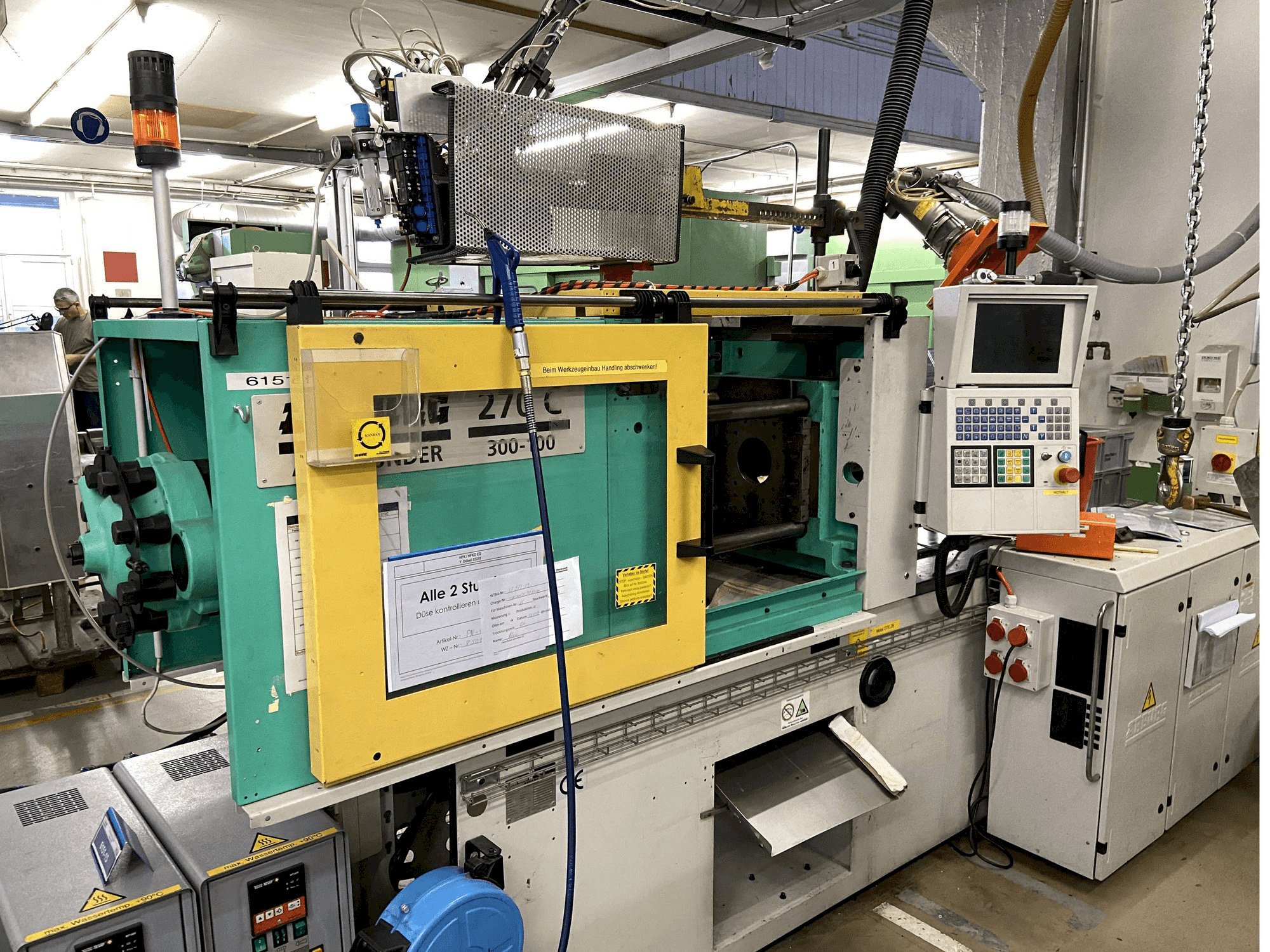 Arburg ALLROUNDER 270 C 300 - 100 Mašinos vaizdas iš priekio