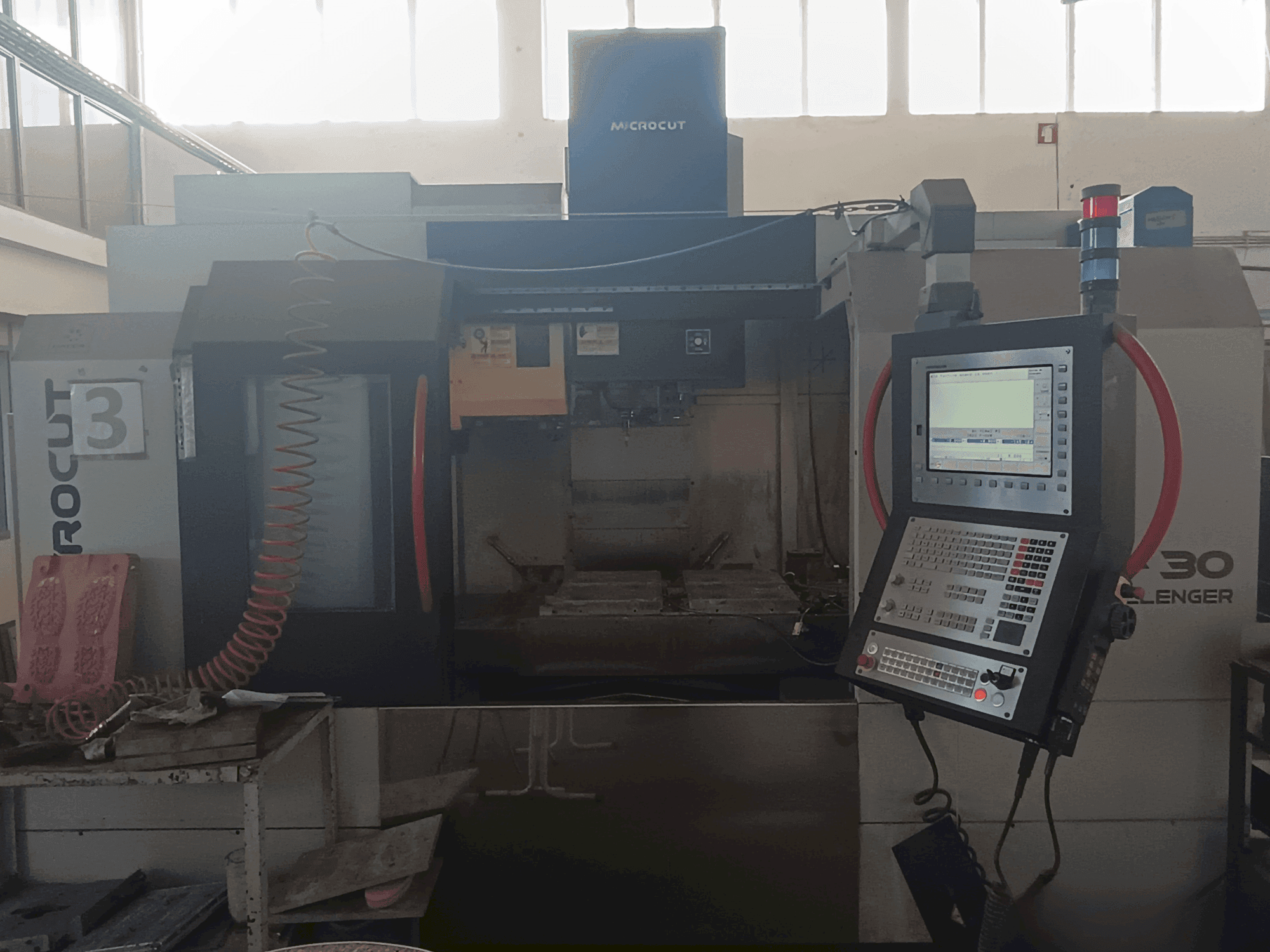 MICROCUT V-30 Challenger Mašinos vaizdas iš priekio