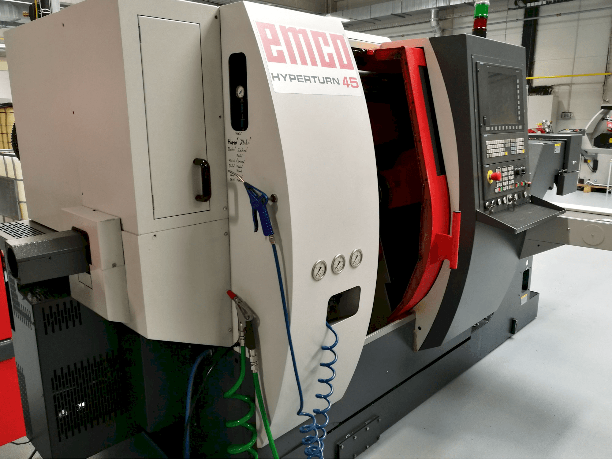 EMCO HYPERTURN 45 Mašinos kairės pusės vaizdas