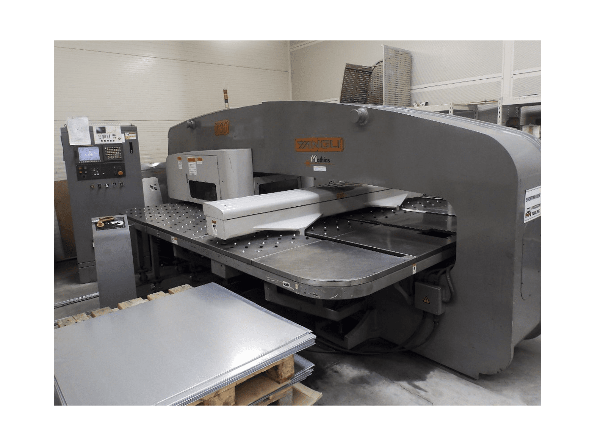 Yangli T30 Mašinos kairės pusės vaizdas