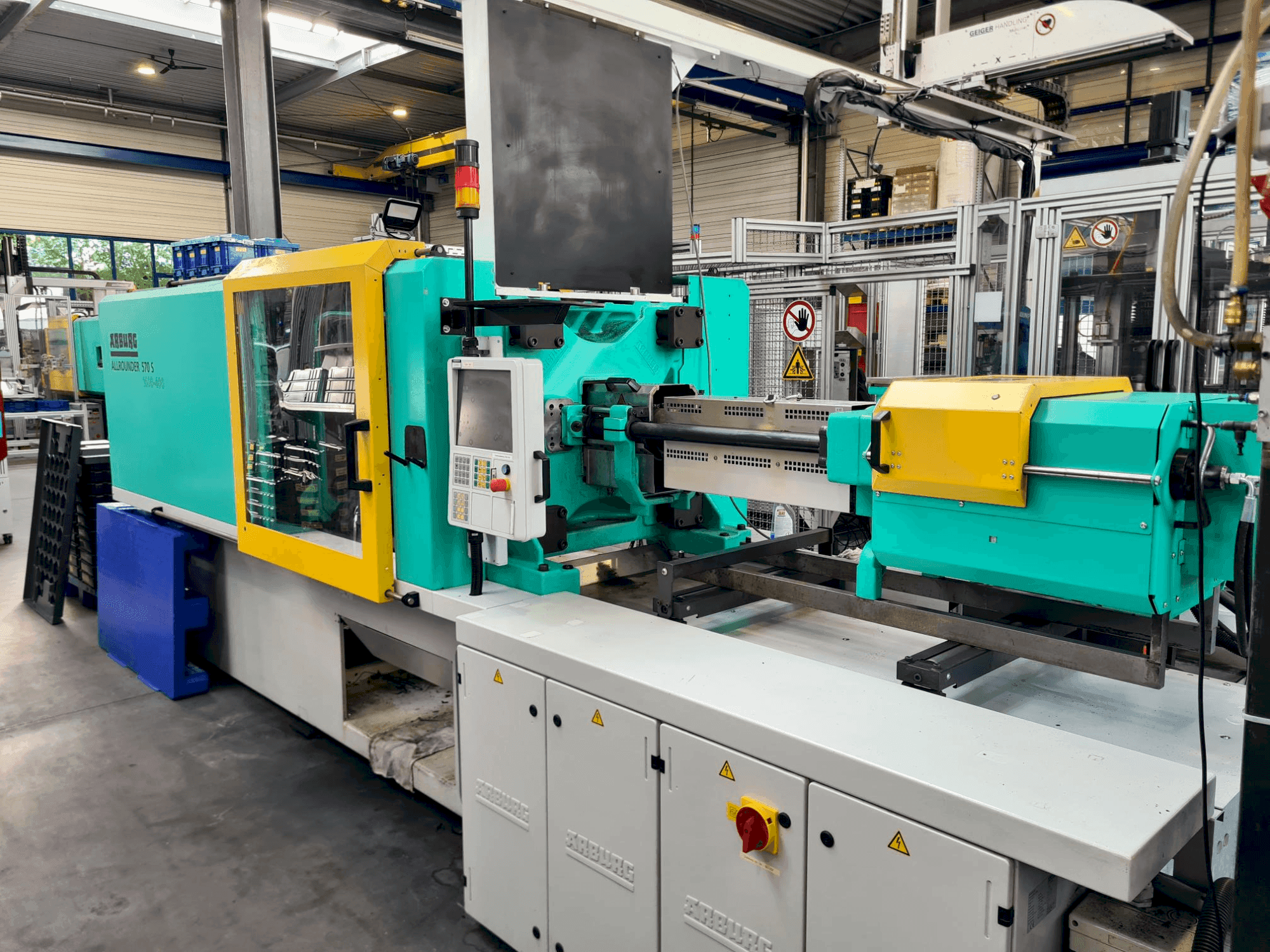 Arburg Allrounder 570S 1600-400 Mašinos vaizdas iš priekio