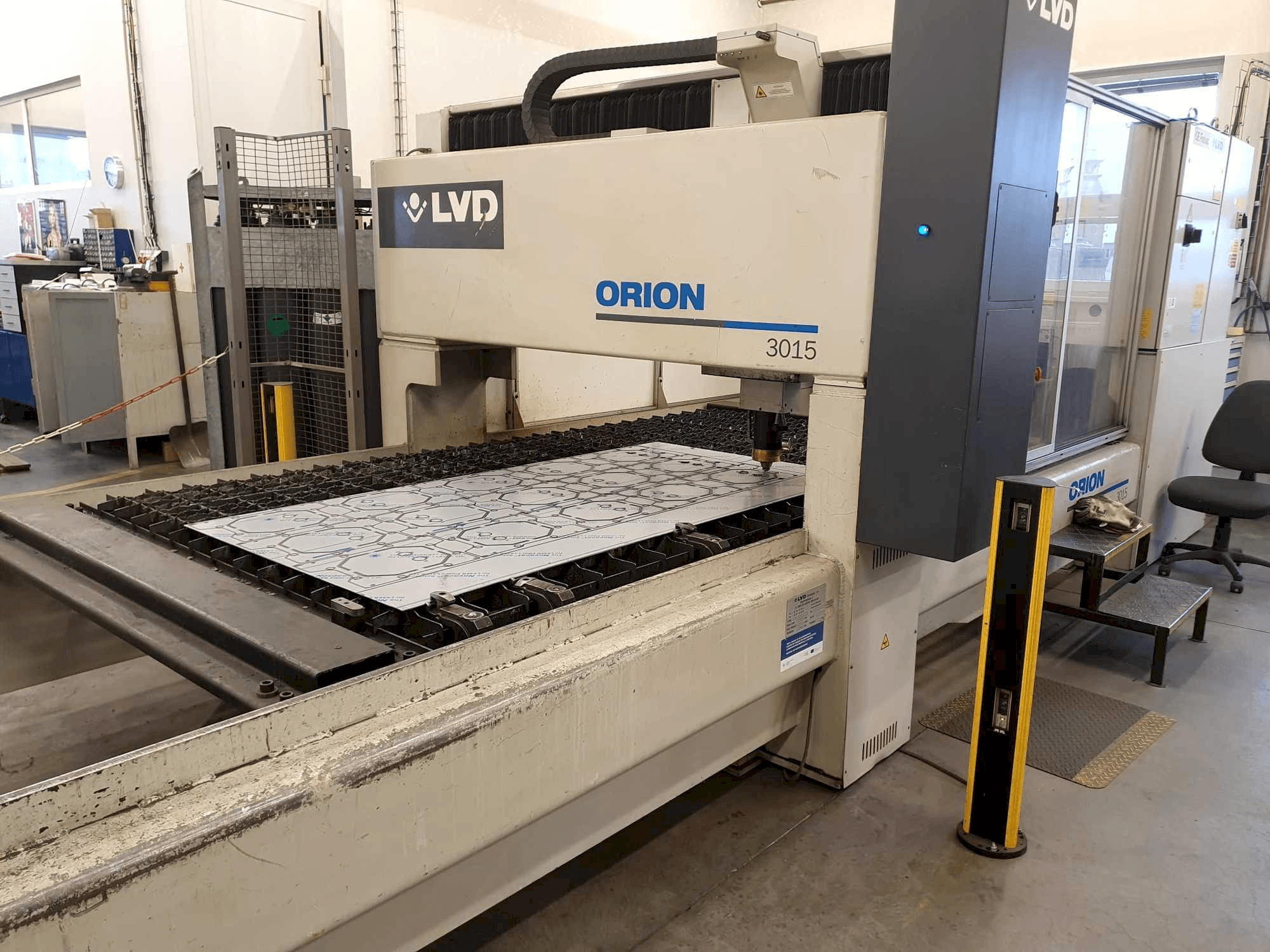 LVD Orion 3015 Mašinos vaizdas iš kairės pusės