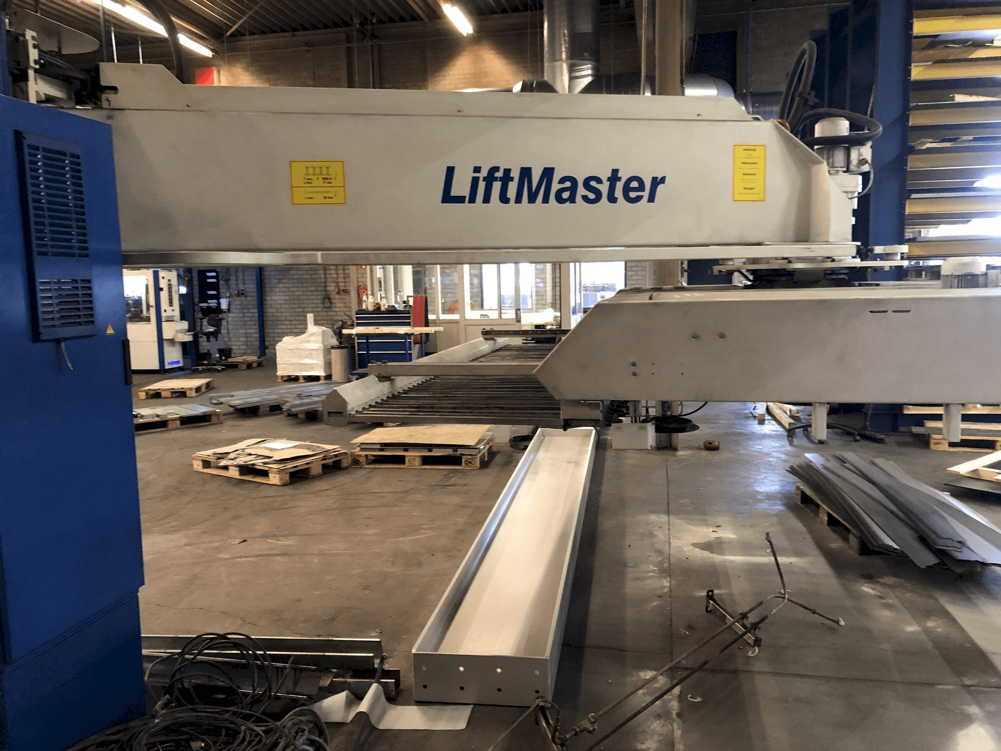 Trumpf Liftmaster Mašinos vaizdas iš priekio