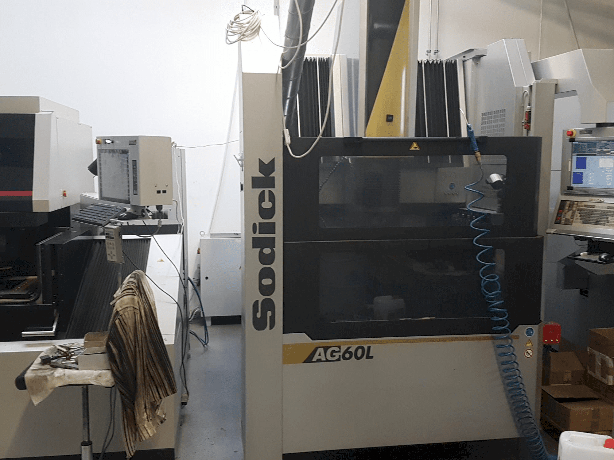 Sodick AG60L Mašinos vaizdas iš priekio