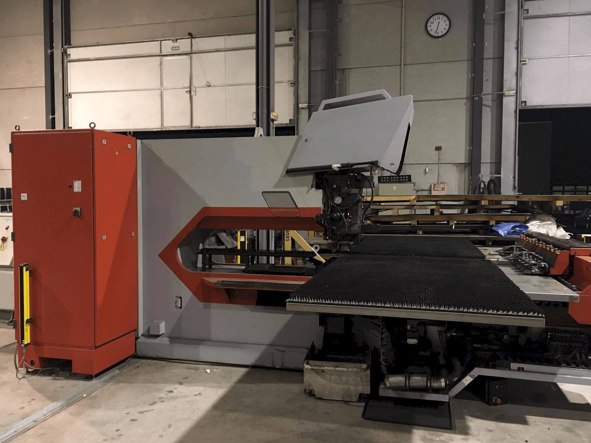 Trumpf Trumatic 2000 R Mašinos vaizdas iš priekio