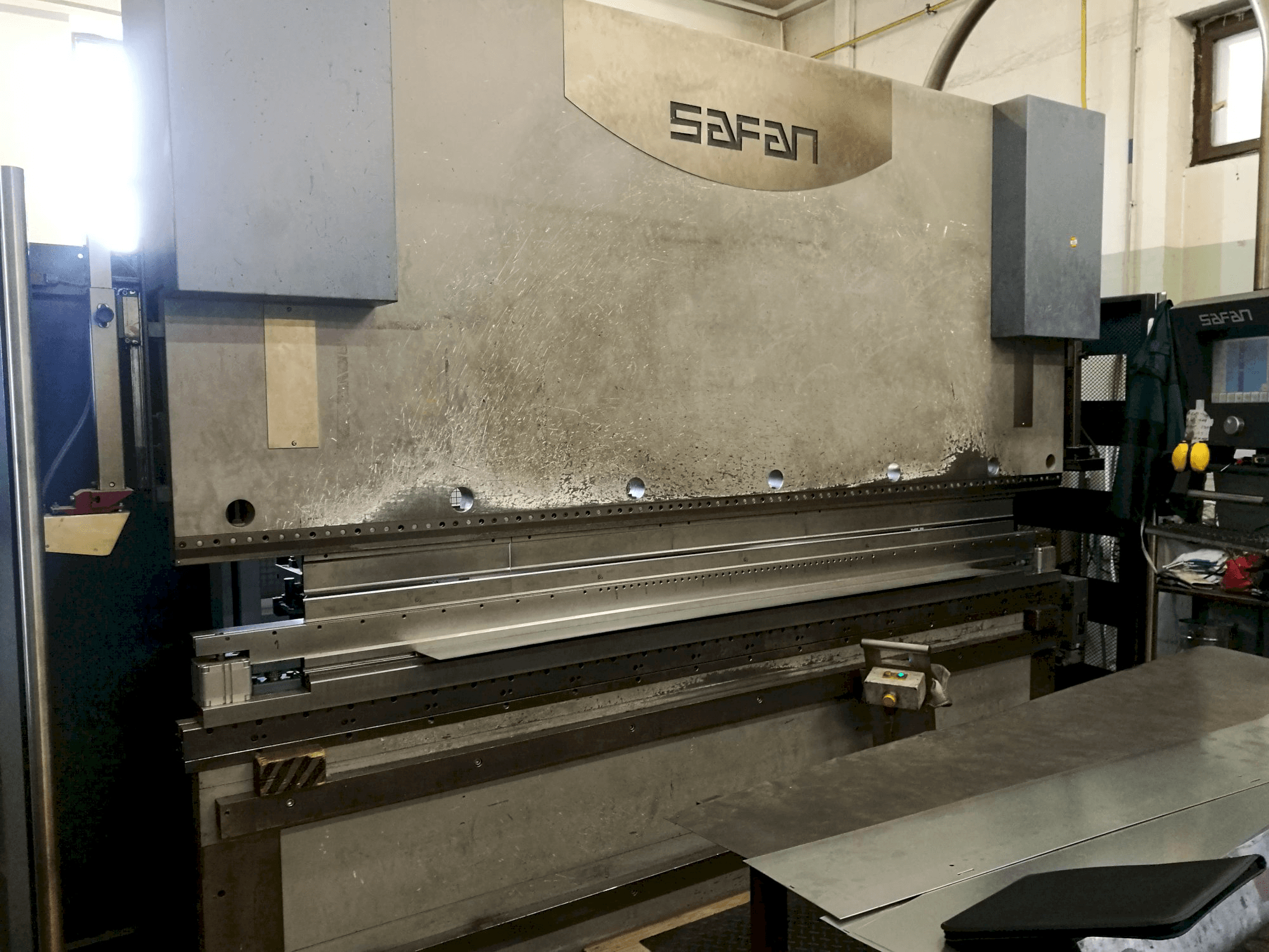 Safan CNCL-K 120-3100 TS1 Mašinos kairės pusės vaizdas