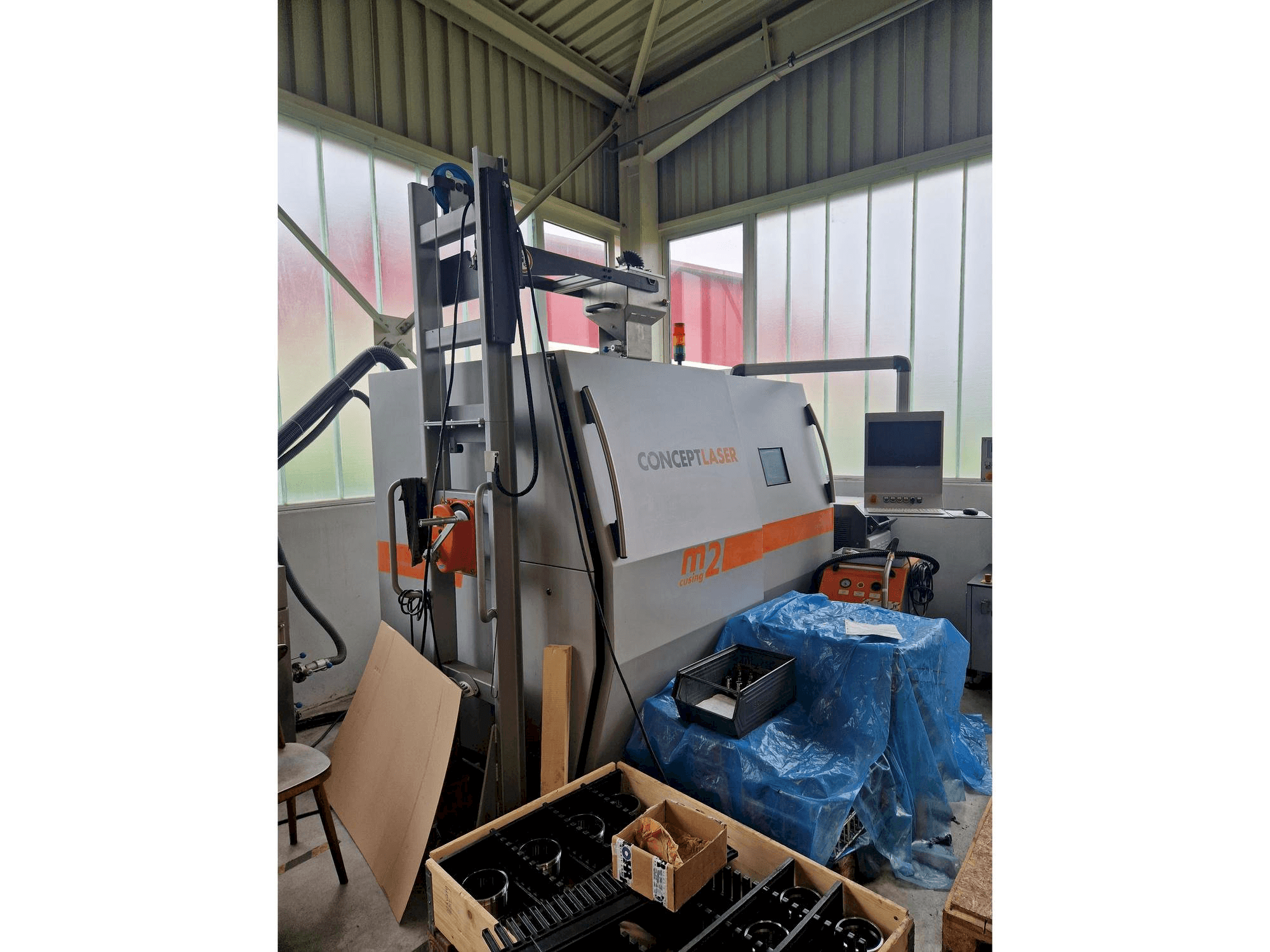 CONCEPT LASER M2 cusing Mašinos vaizdas iš priekio