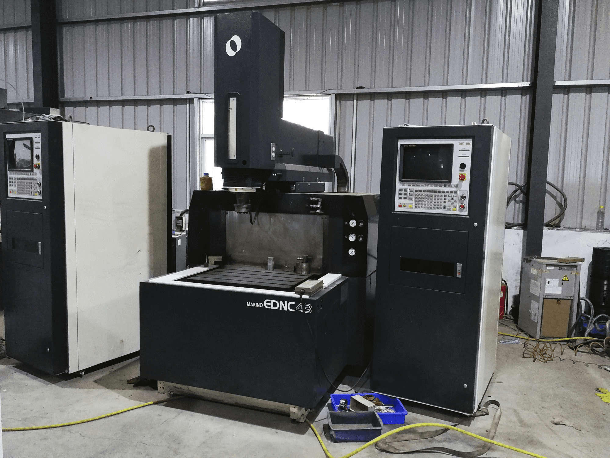 Makino EDNC43 Mašinos vaizdas iš priekio