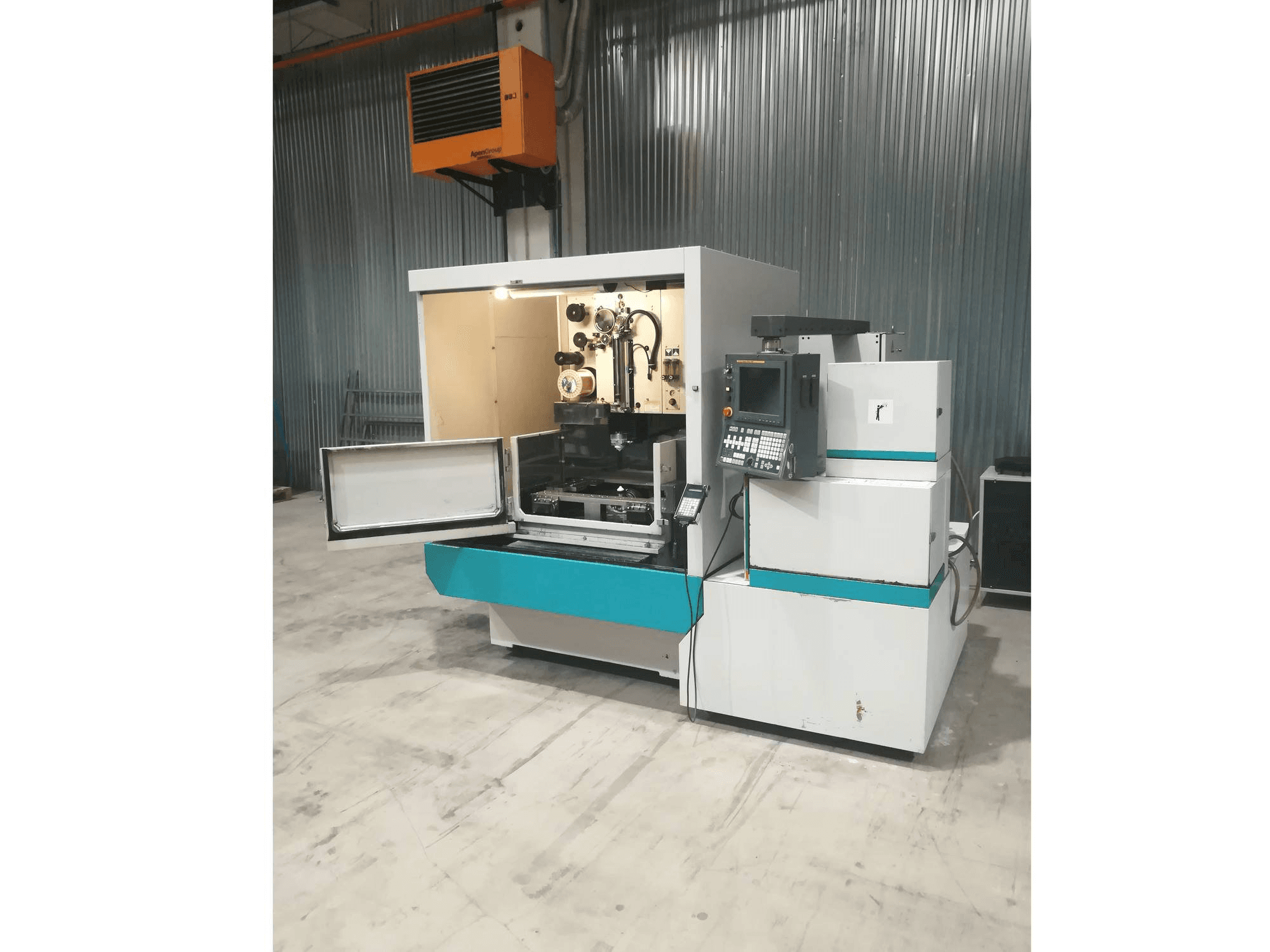 FANUC 1iC Mašinos vaizdas iš priekio