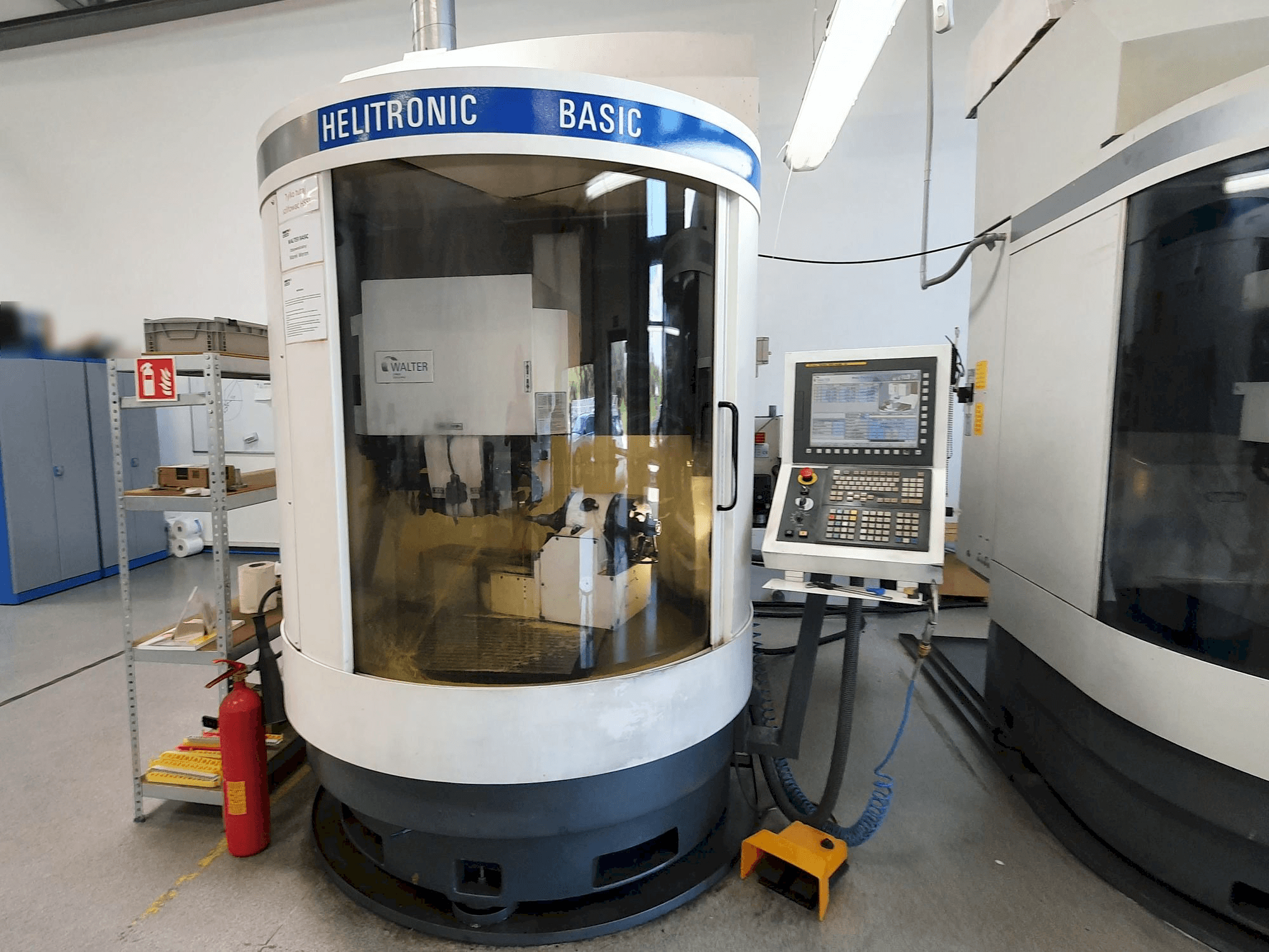 Walter Helitronic BASIC-F Mašinos vaizdas iš priekio