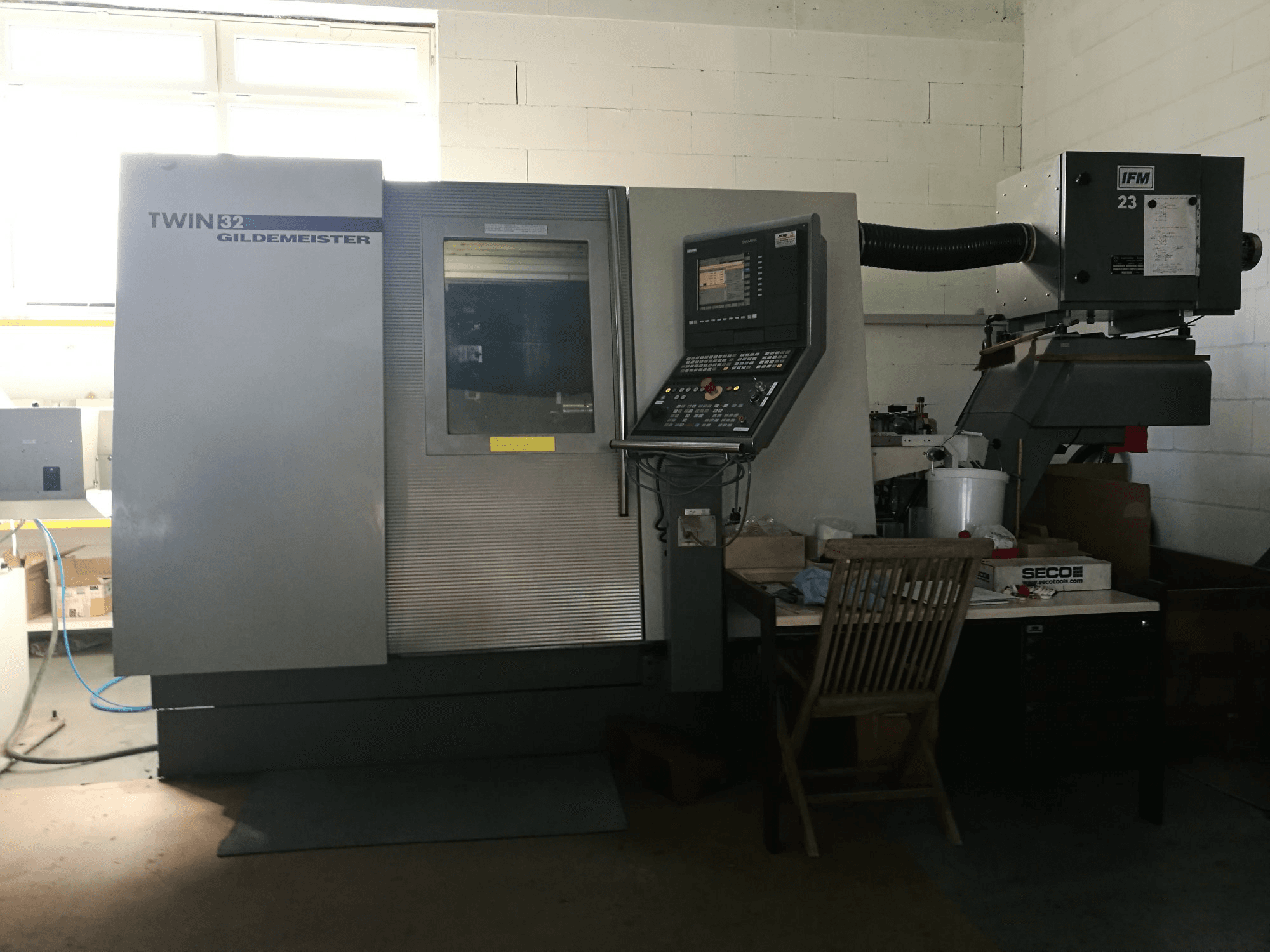 Gildemeister TWIN 32 Mašinos vaizdas iš priekio