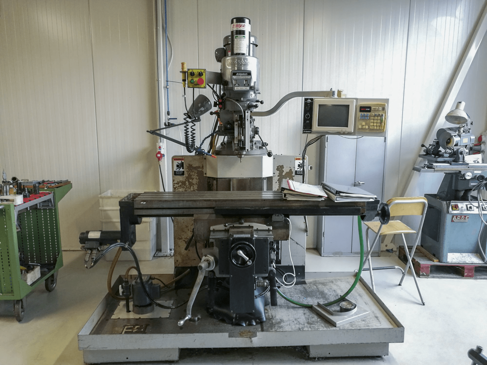 Bridgeport EZ TRAK DX II Mašinos vaizdas iš priekio