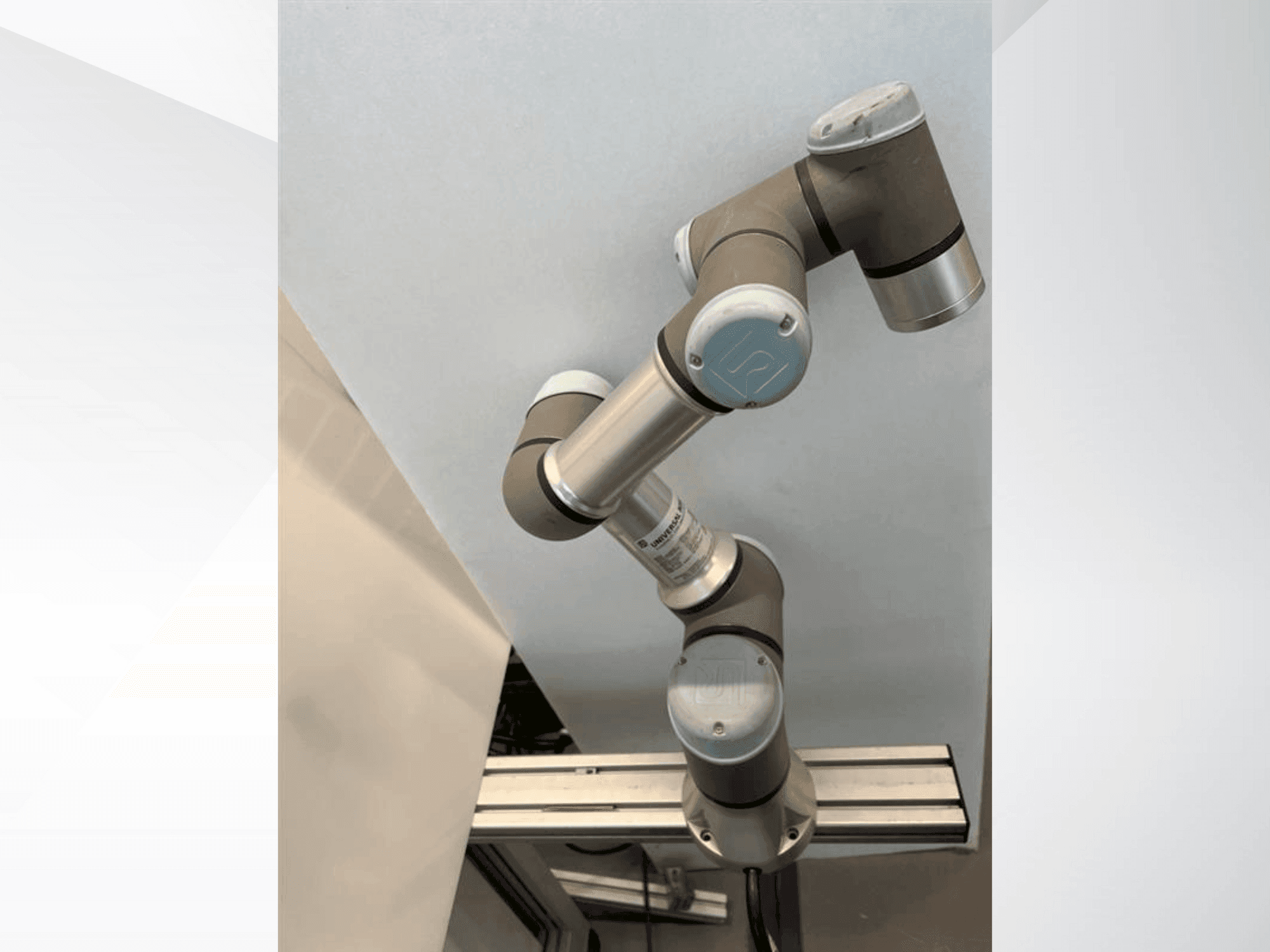 Universal Robots UR-3e Mašinos vaizdas iš priekio