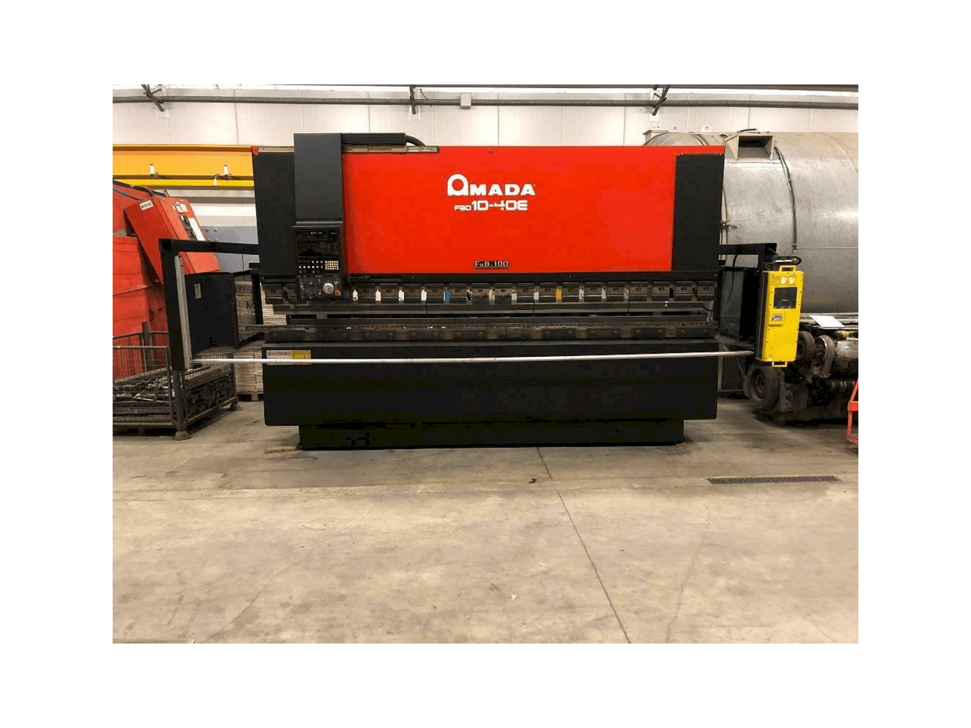 AMADA 10-40E Mašinos vaizdas iš priekio