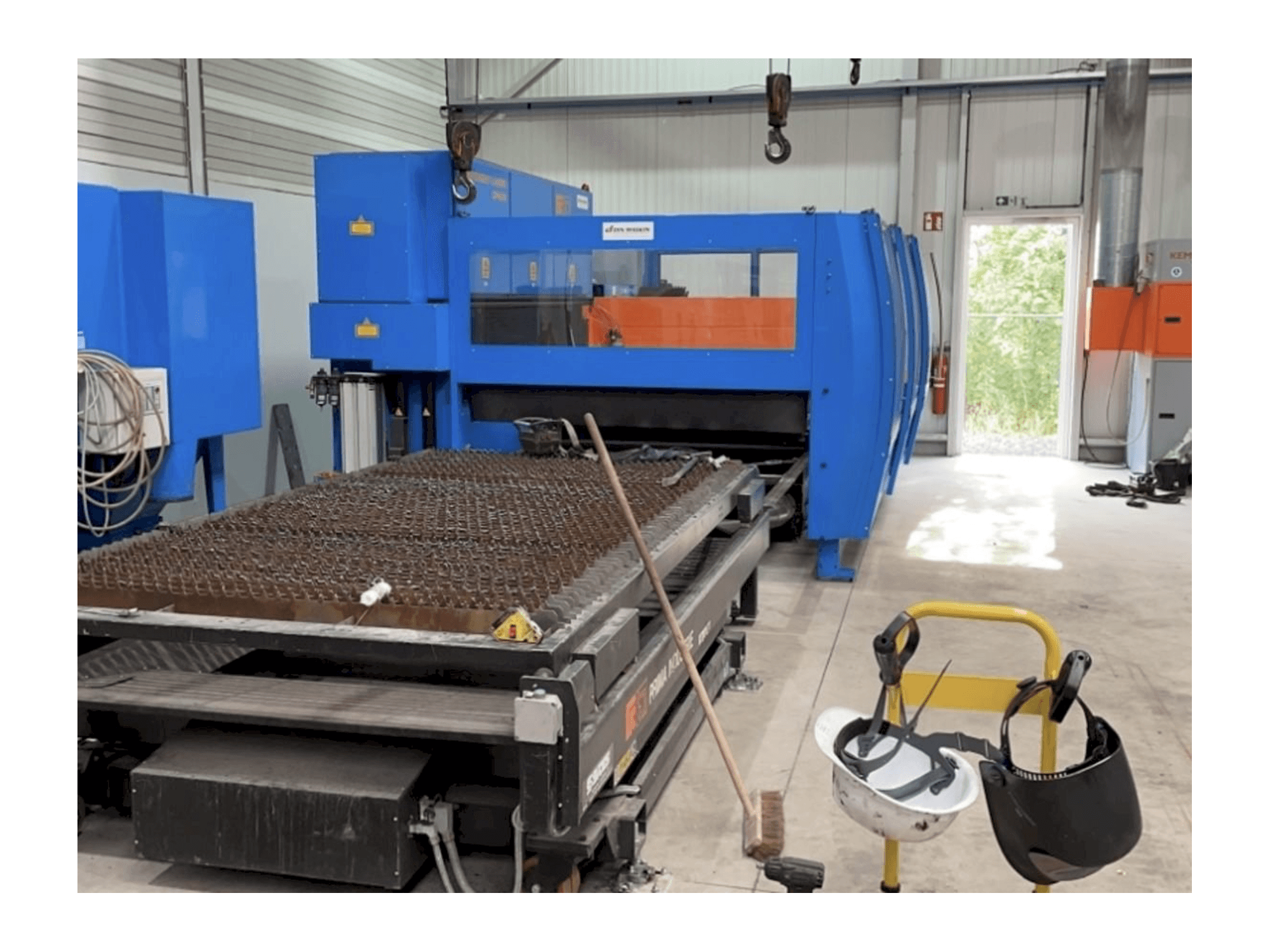 Prima Industrie Platino 1530 Mašinos vaizdas iš priekio