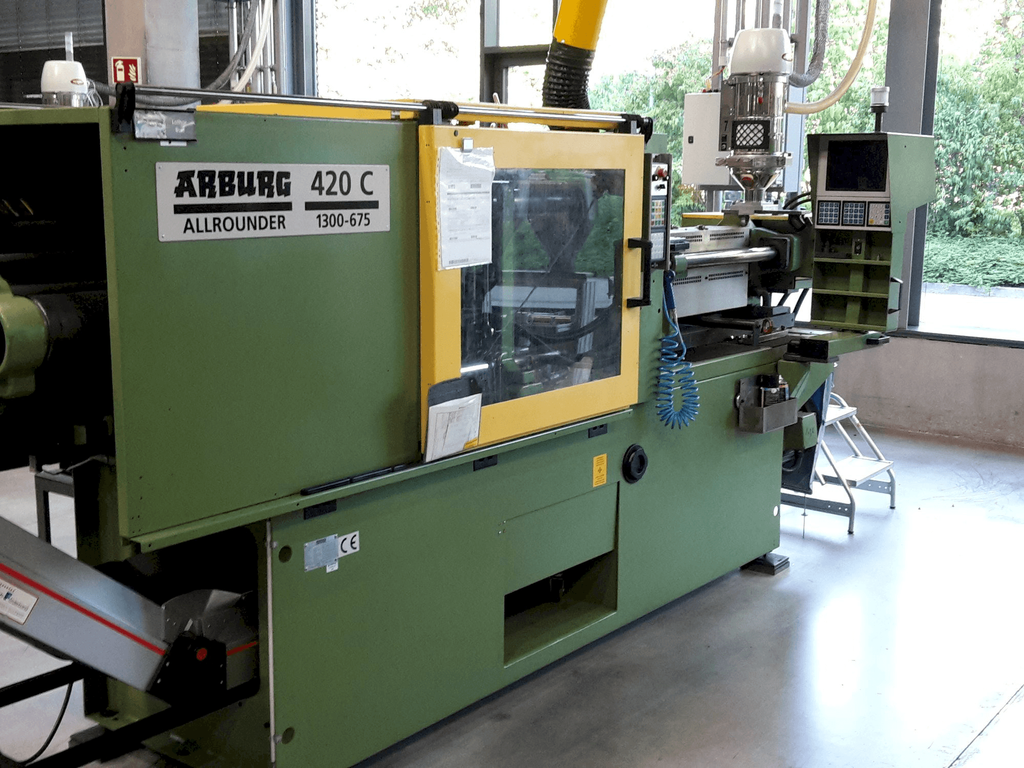 Arburg Allrounder 420 C 1300 - 675 Mašinos vaizdas iš priekio