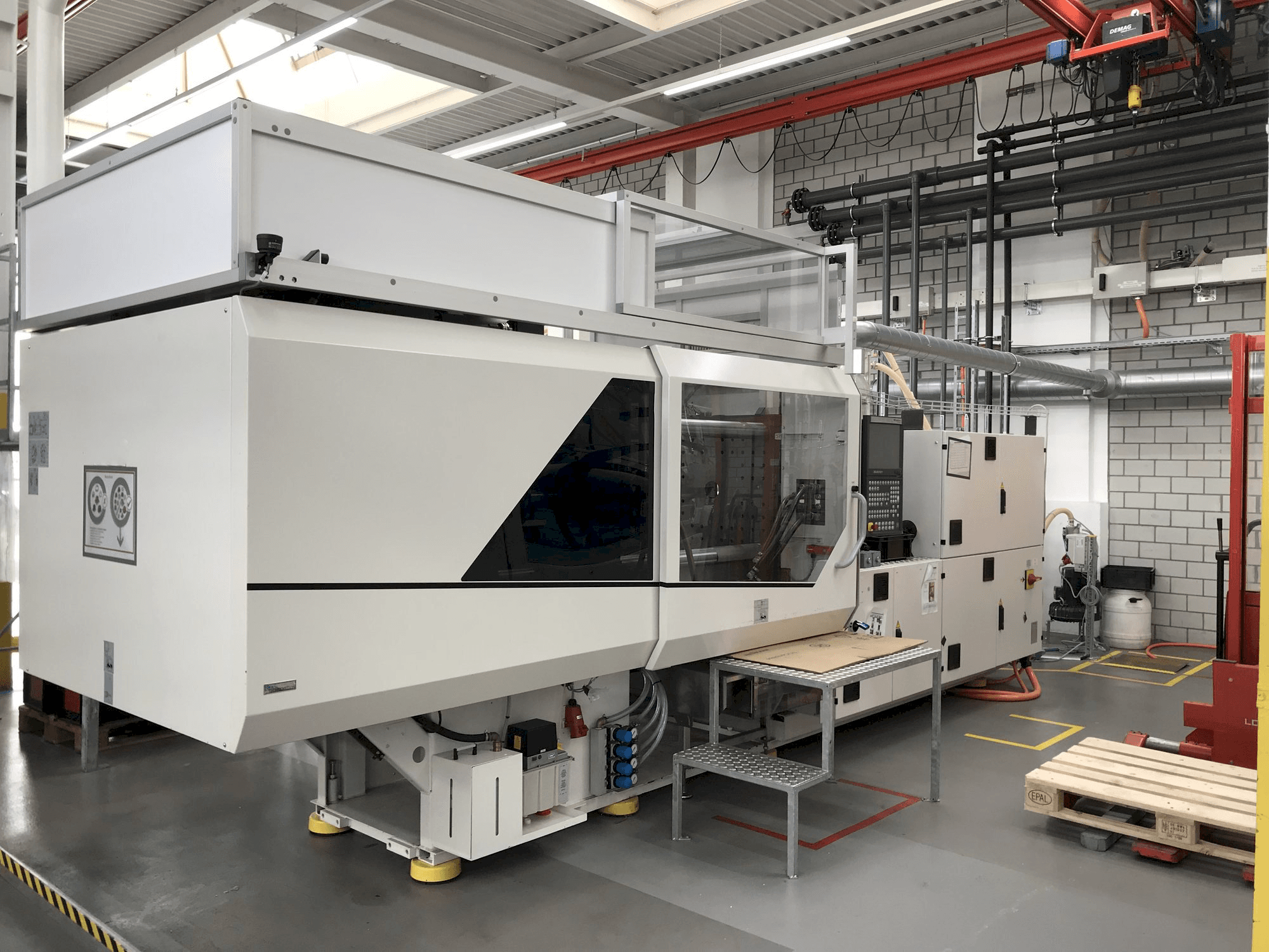 Sumitomo Demag EL-EXIS SP 200/560-675 Mašinos vaizdas iš priekio