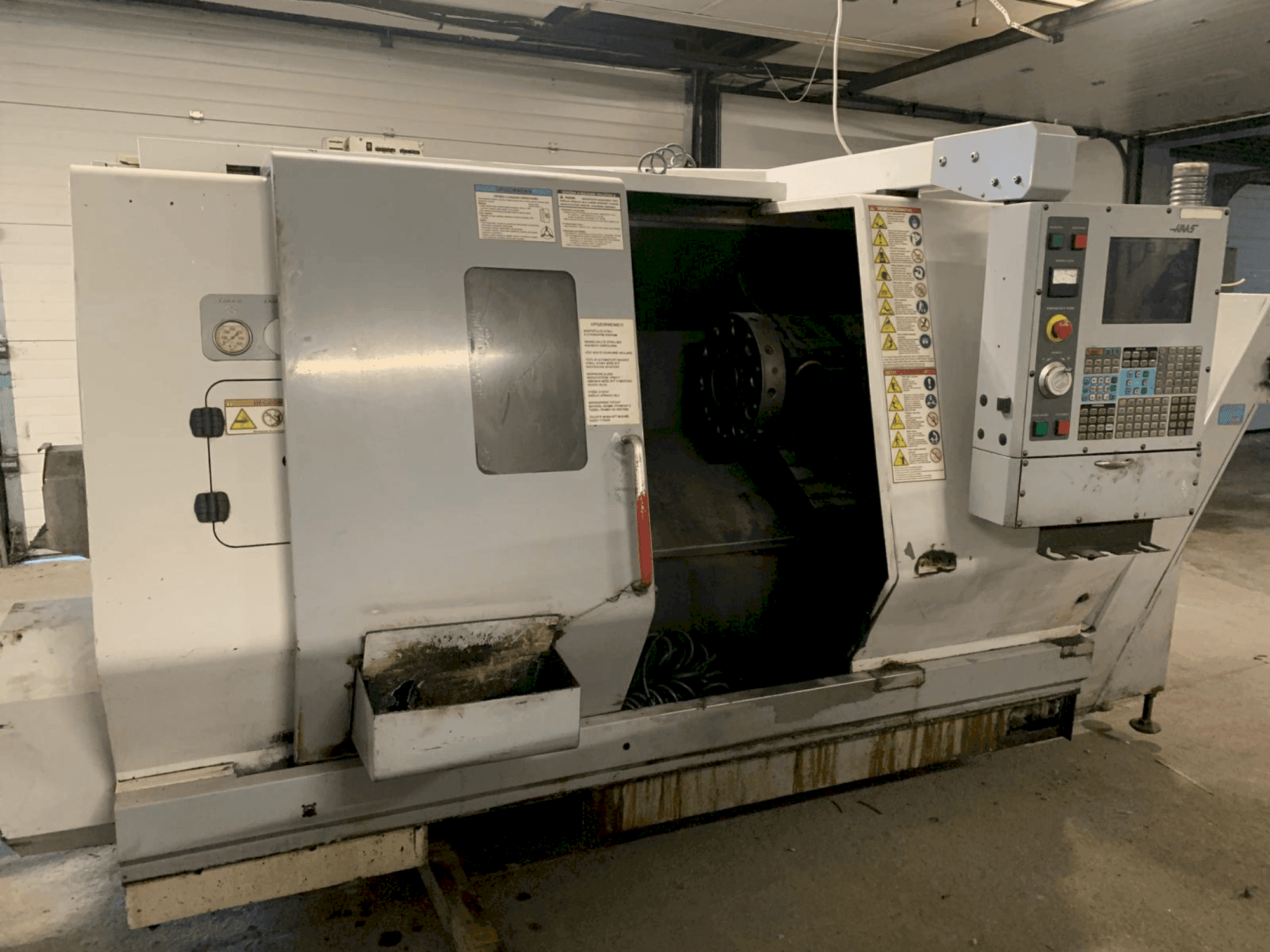 HAAS SL-20HE Mašinos vaizdas iš priekio