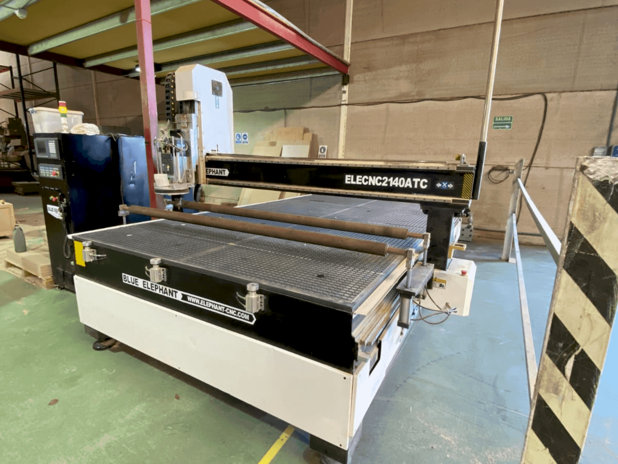 BLUE ELEPHANT ELECNC 2200x3700 Mašinos vaizdas iš priekio