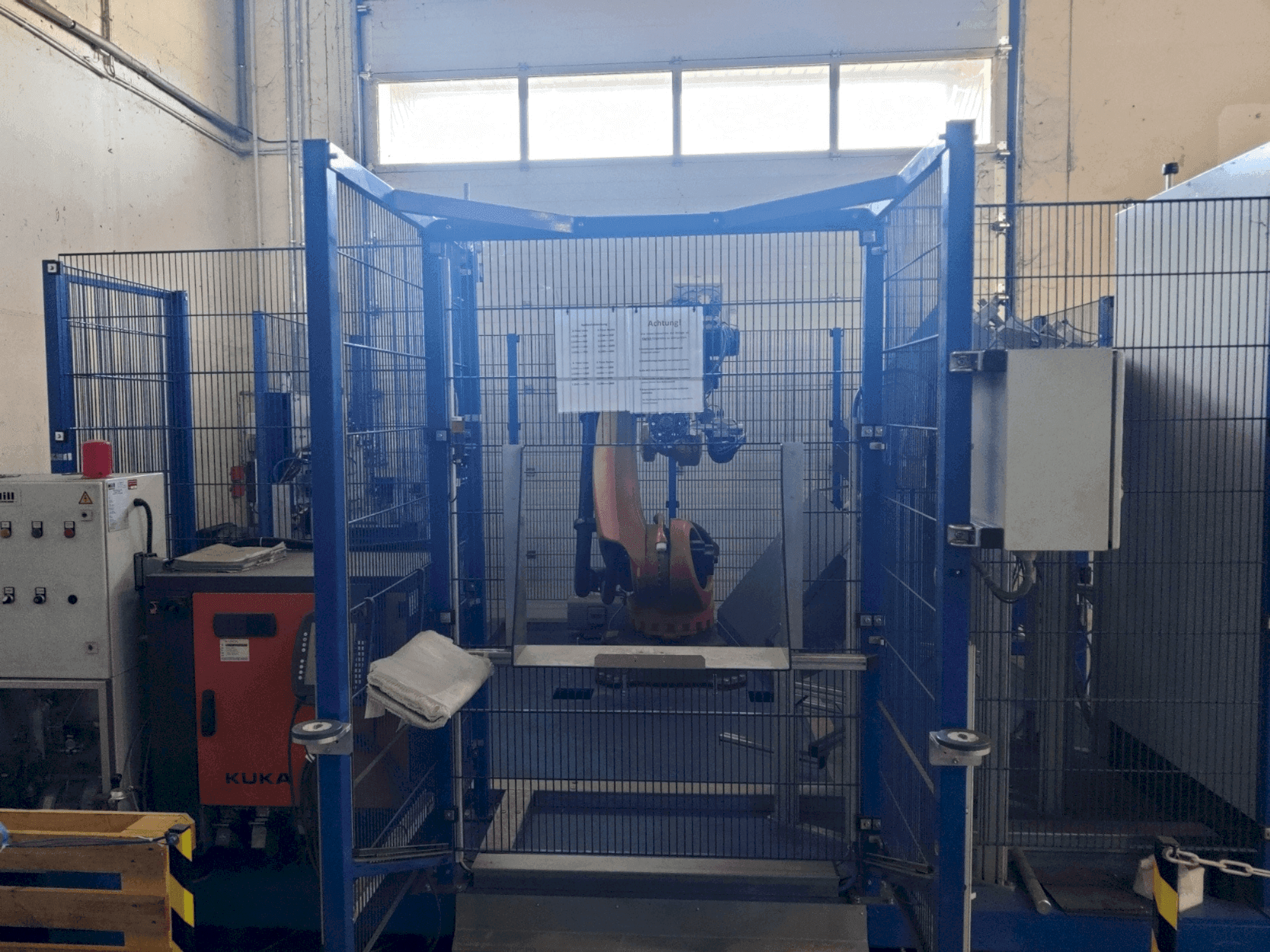 KUKA KR 120 R 2500 pro Mašinos vaizdas iš priekio