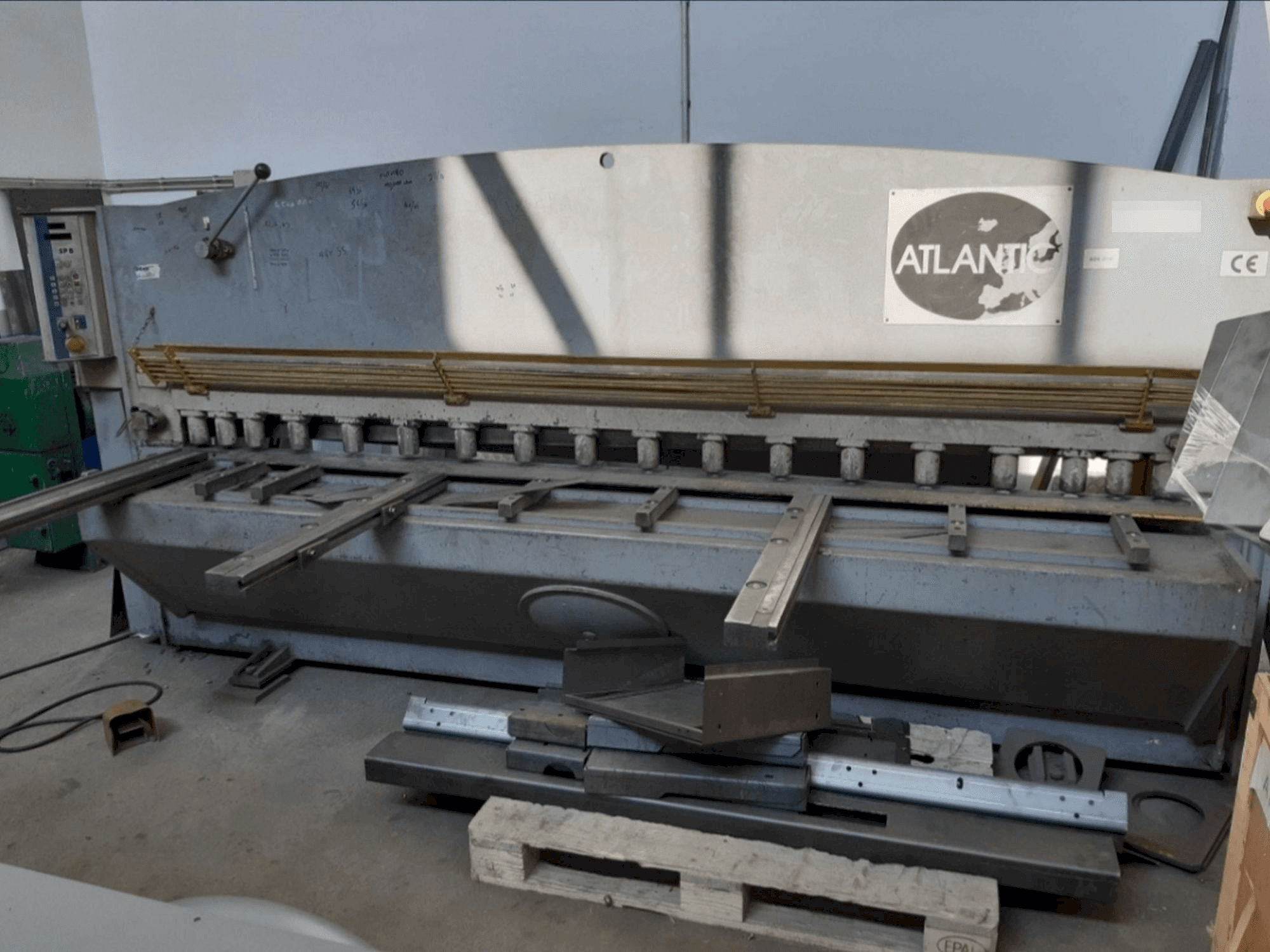 ATLANTIC ATS 3006 Mašinos vaizdas iš priekio