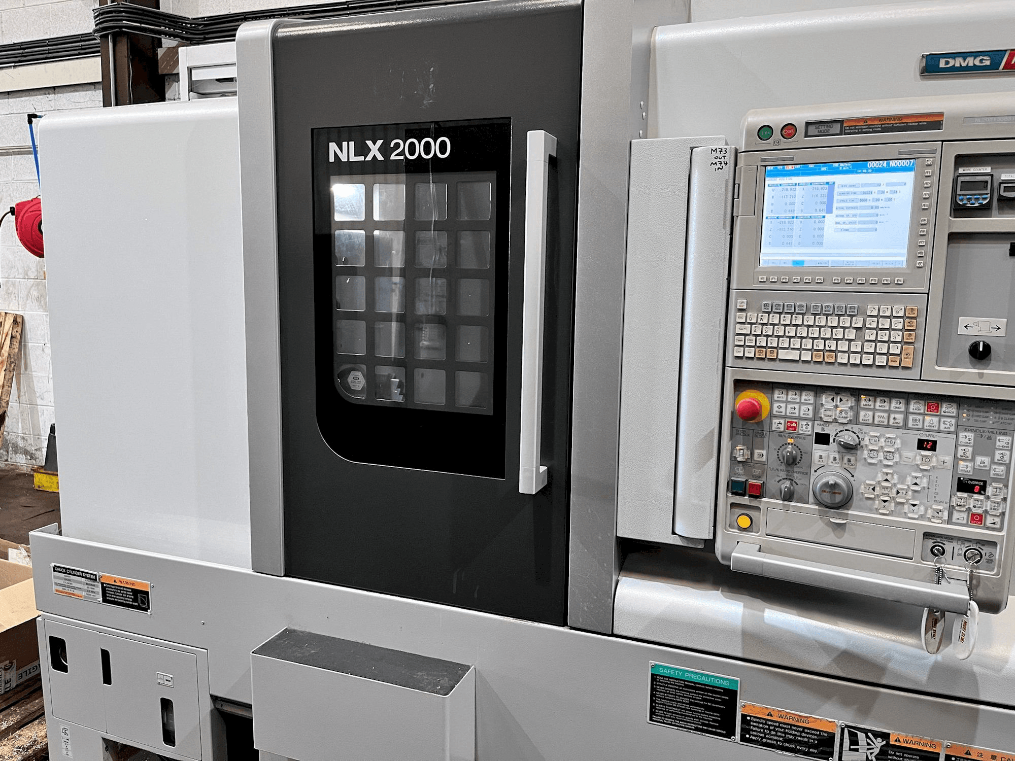 MORI SEIKI NLX 2000MC/500 Mašinos vaizdas iš priekio