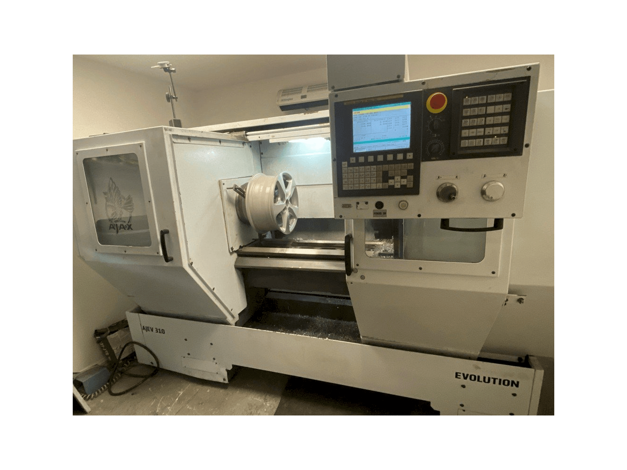 AJAX EVOLUTION AJEV 310 Mašinos vaizdas iš priekio