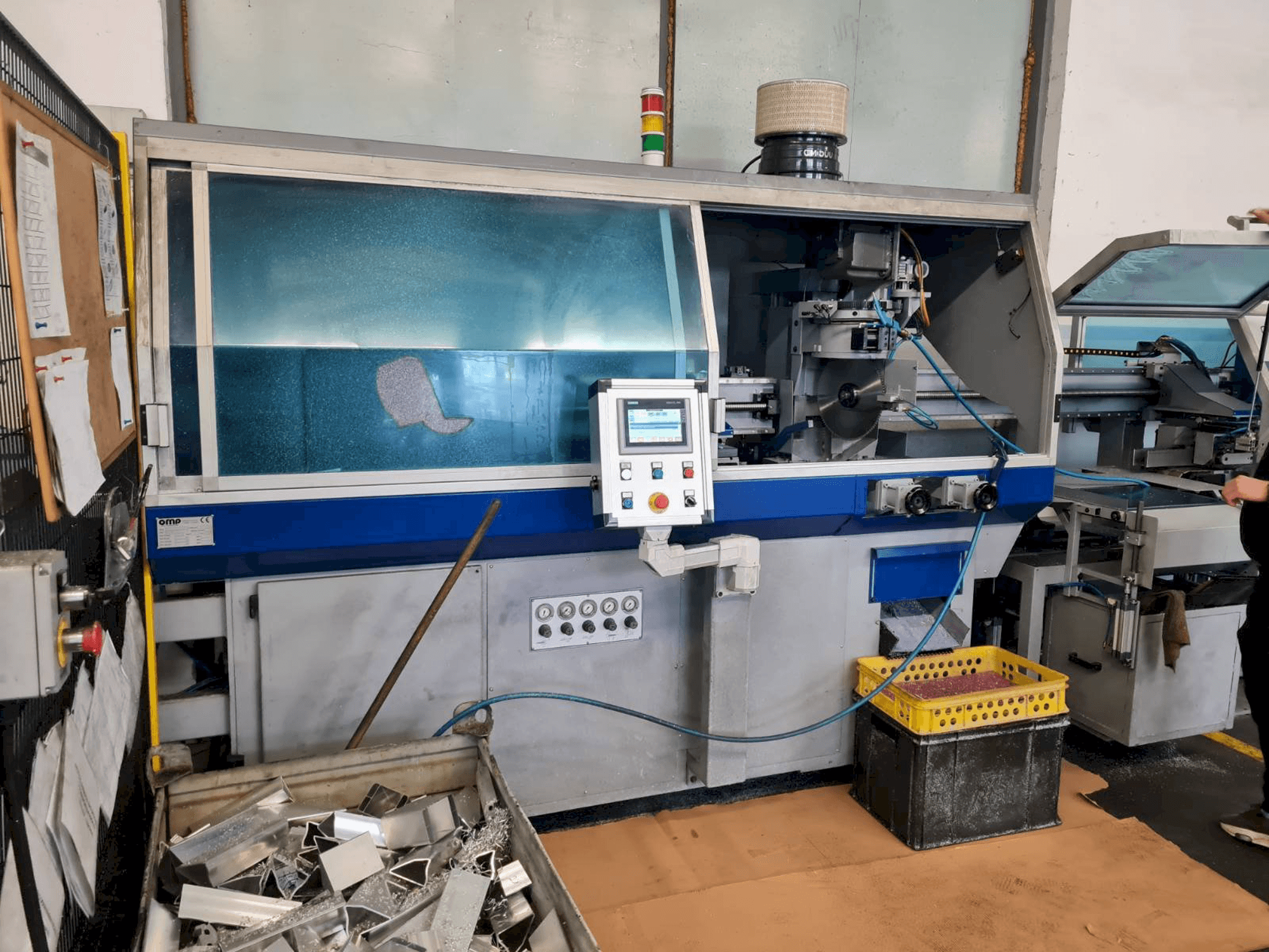 OMP EURO 400 CMCNPRL Mašinos vaizdas iš priekio