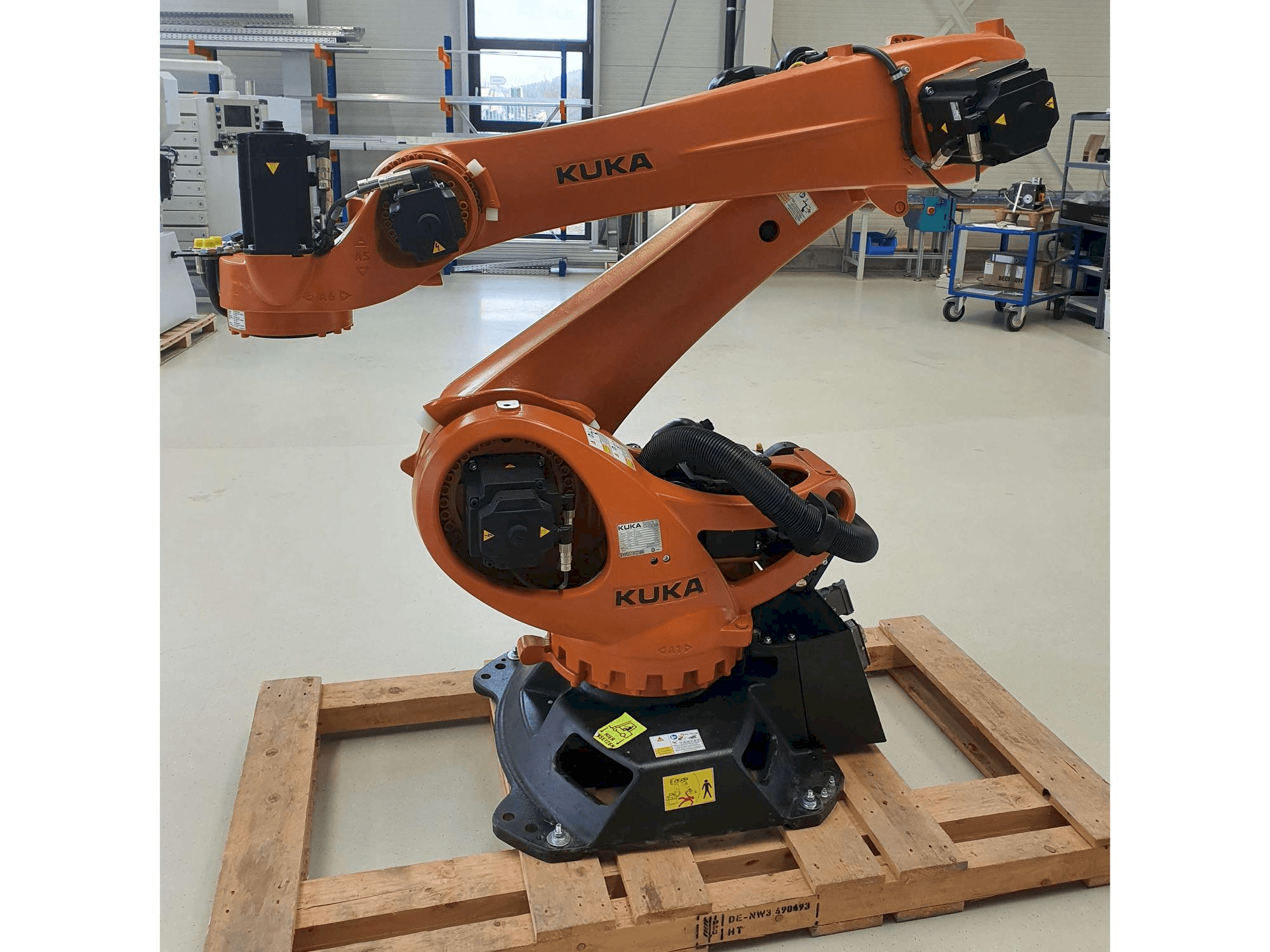 KUKA KR180 R3200PA Mašinos vaizdas iš priekio