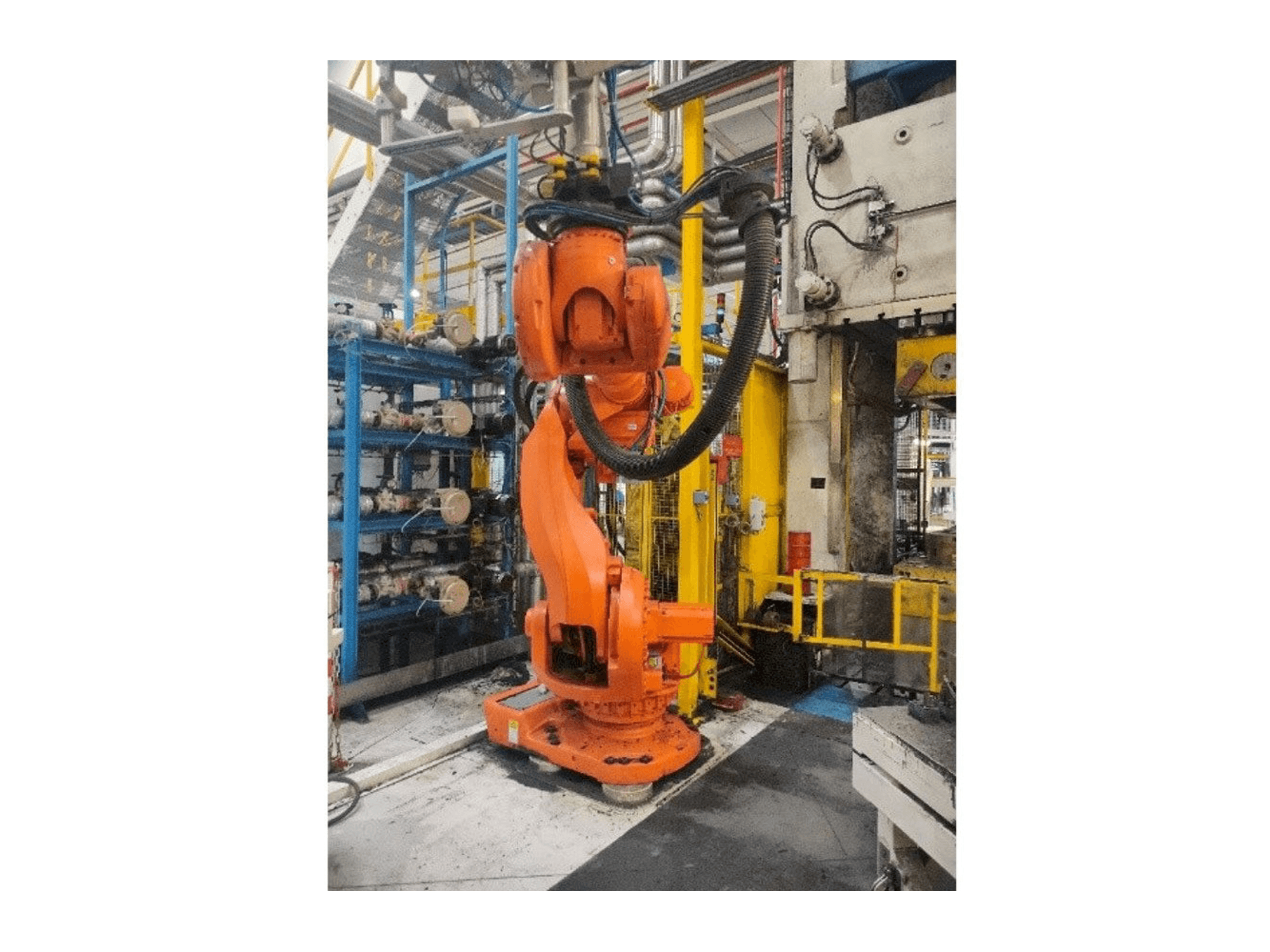 ABB IRC5 M2004 Mašinos vaizdas iš priekio