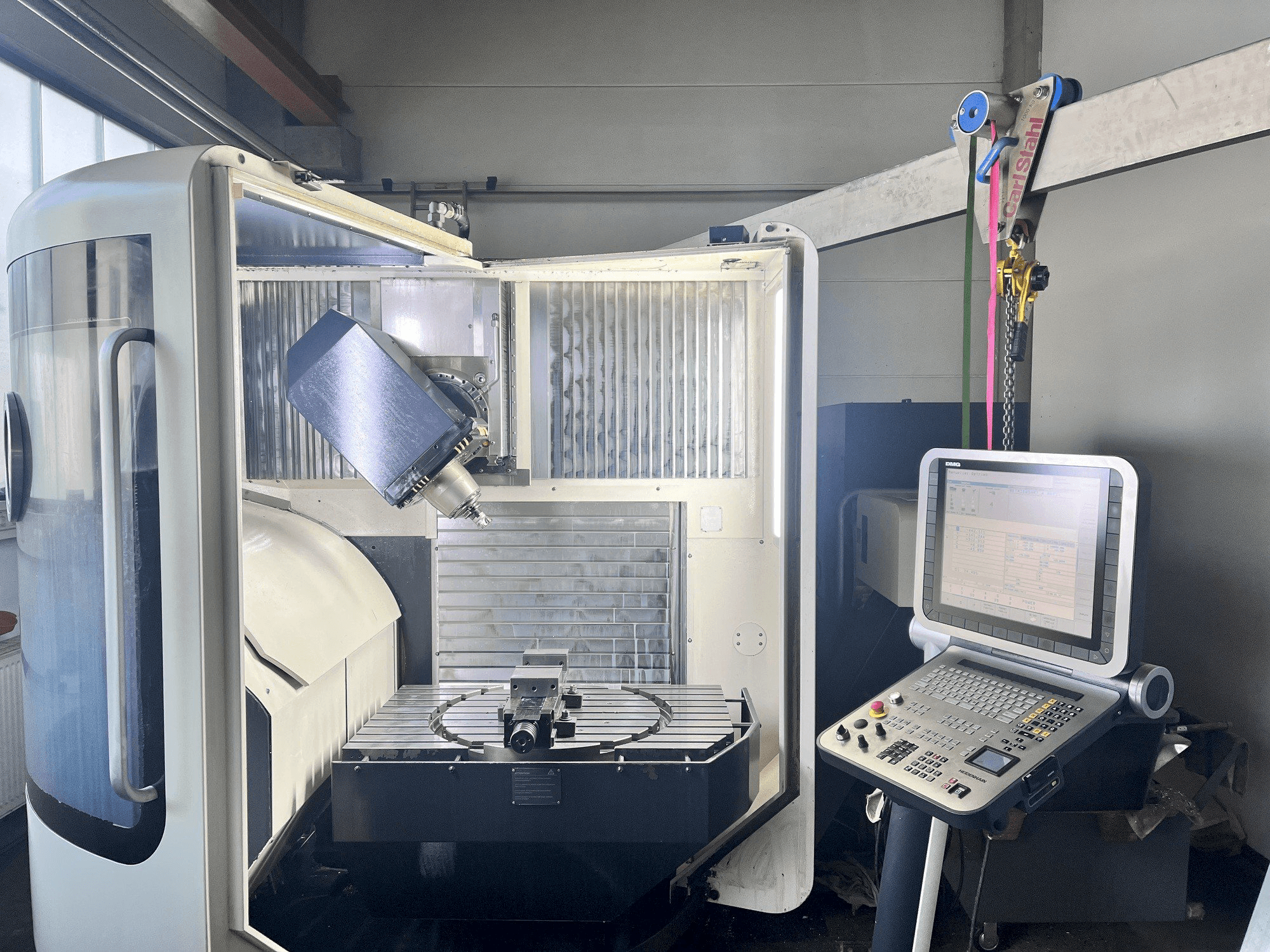 DMG MORI DMU 60 monoBLOCK Mašinos vaizdas iš priekio