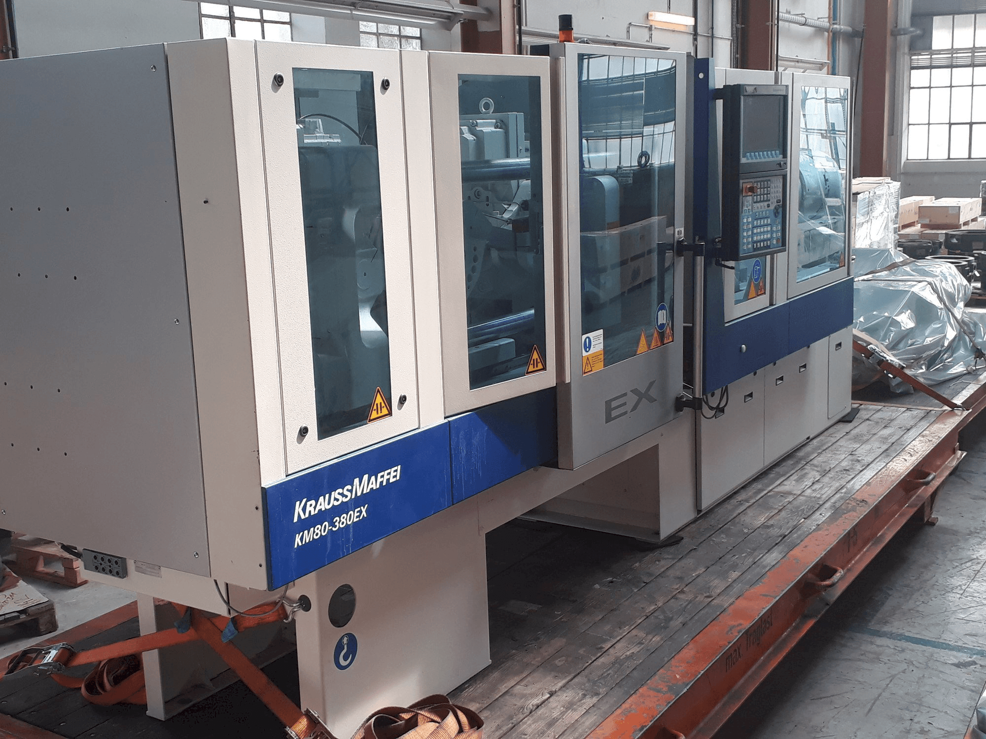 Krauss Maffei 80-380 EX Mašinos vaizdas iš priekio