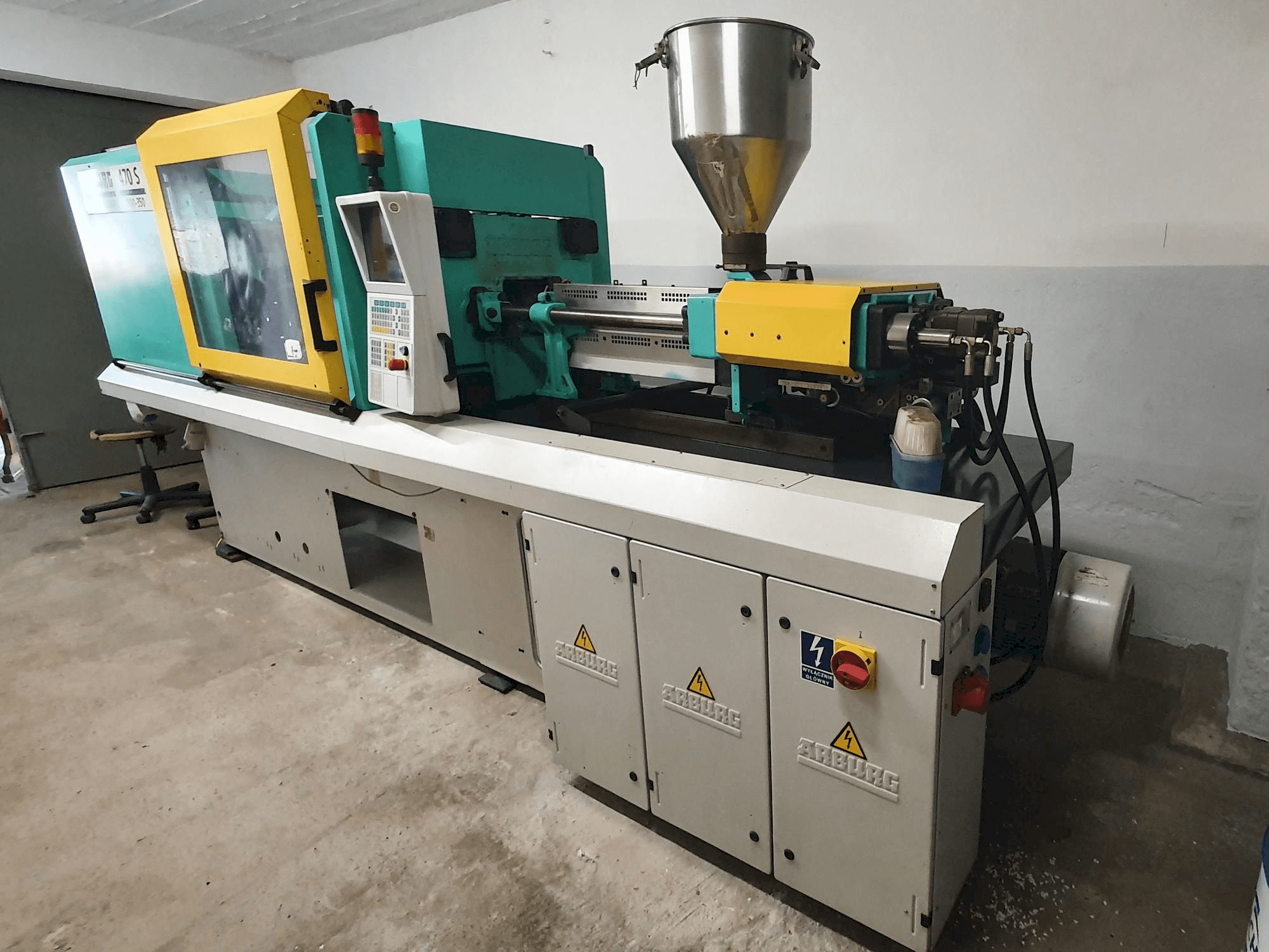 Arburg 470s ALLROUNDER 1300-350 Mašinos vaizdas iš priekio