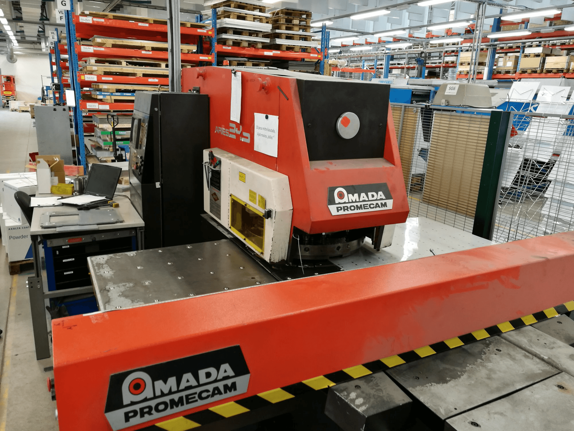 AMADA ARIES 245 Mašinos vaizdas iš priekio