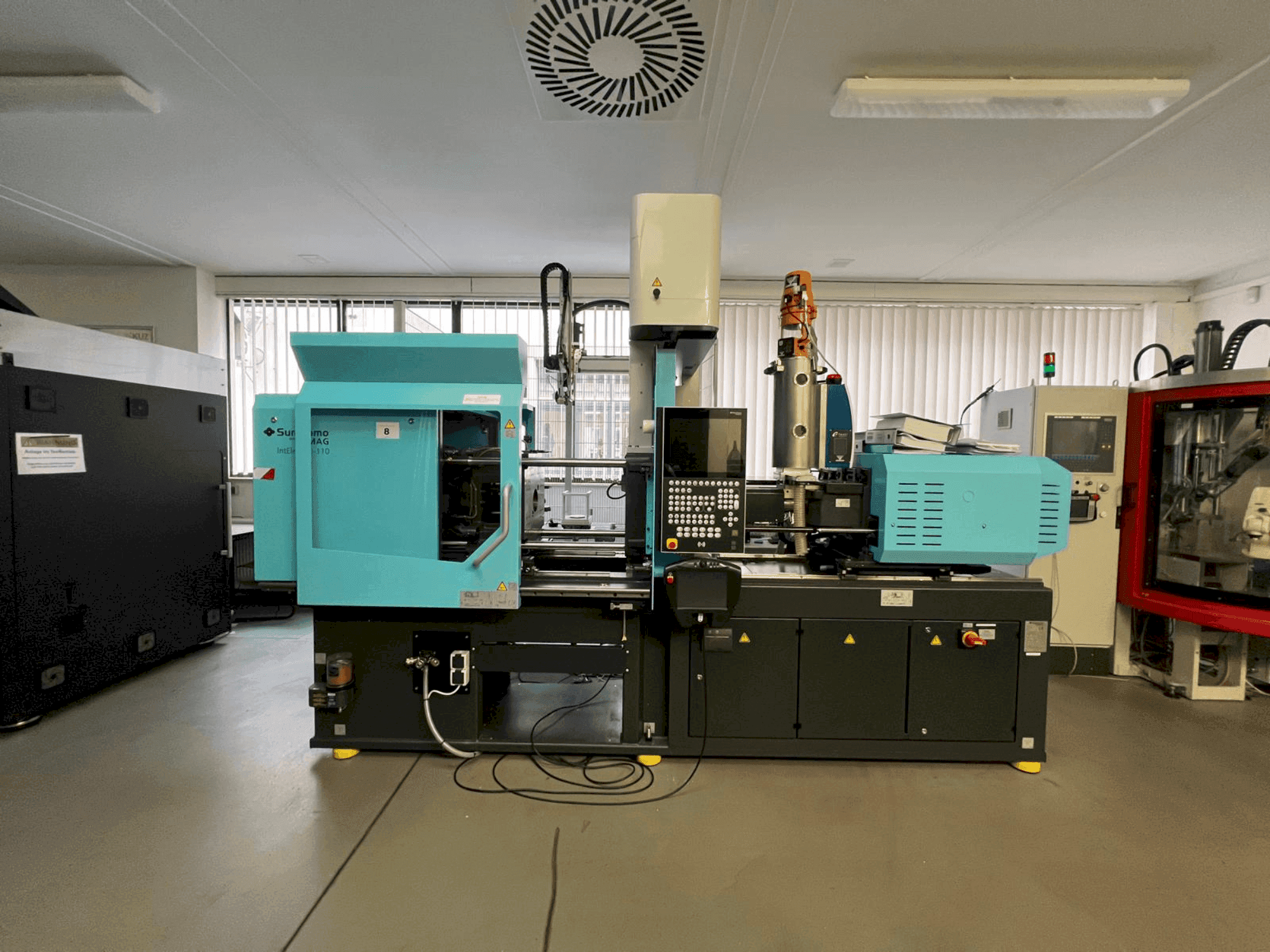 SUMITOMO SHI DEMAG Intelect 2 50/370-110 Mašinos vaizdas iš priekio