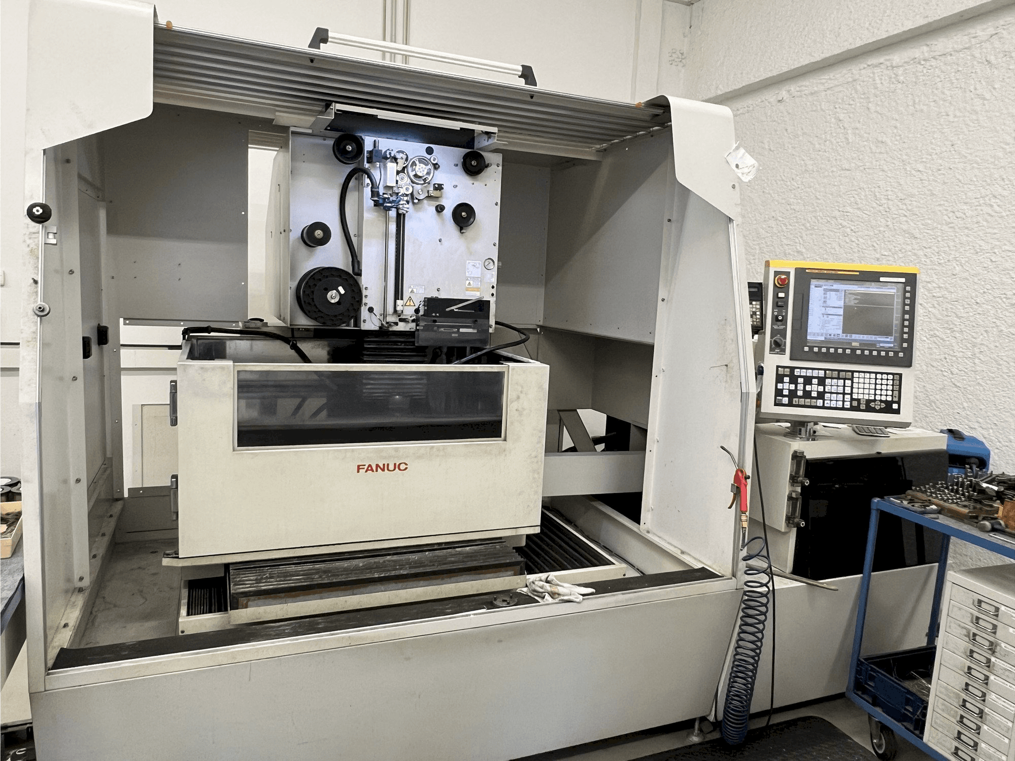 FANUC Robocut Alpha 1-iD Mašinos vaizdas iš priekio