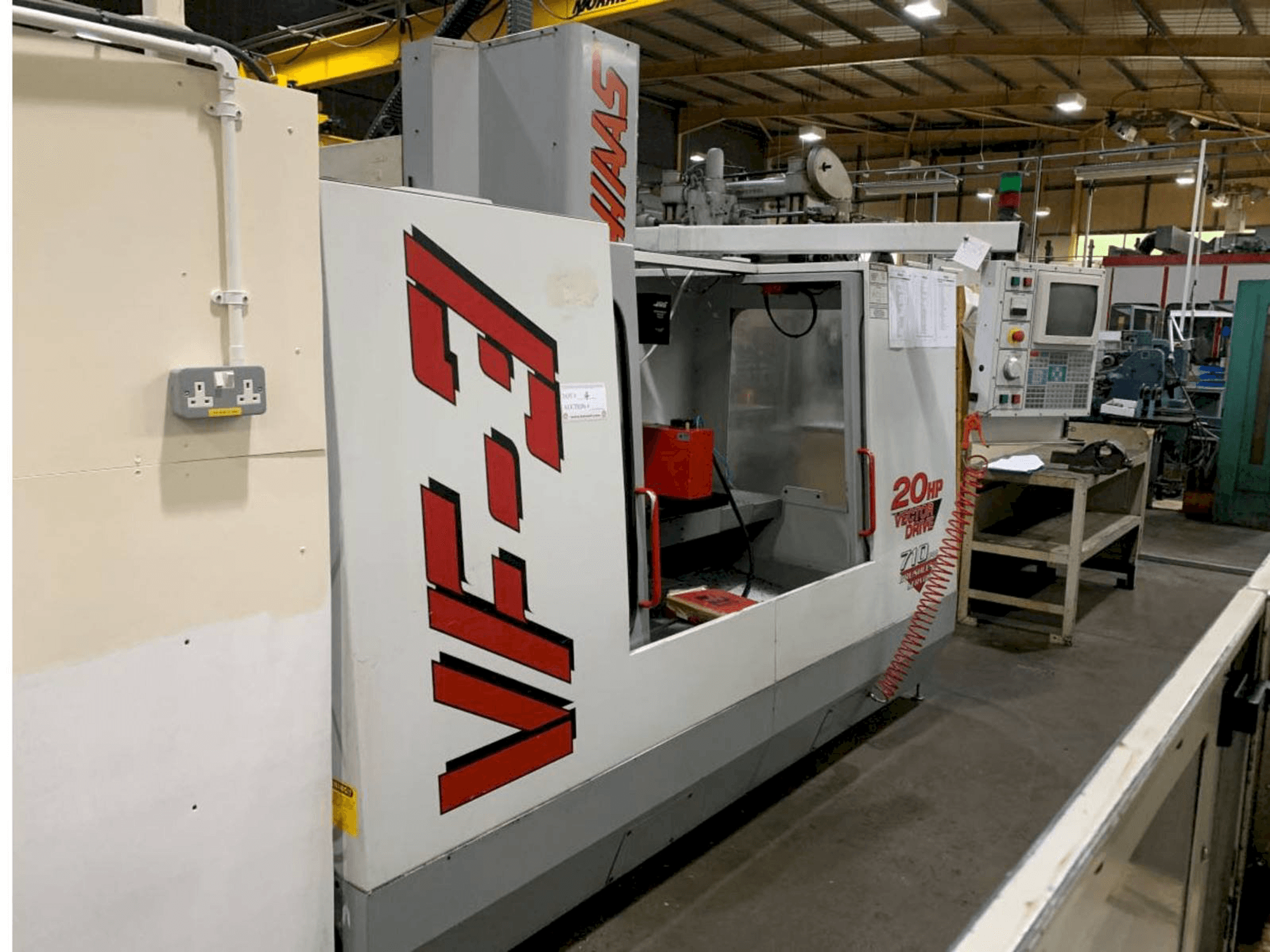 HAAS VF3 Mašinos vaizdas iš priekio