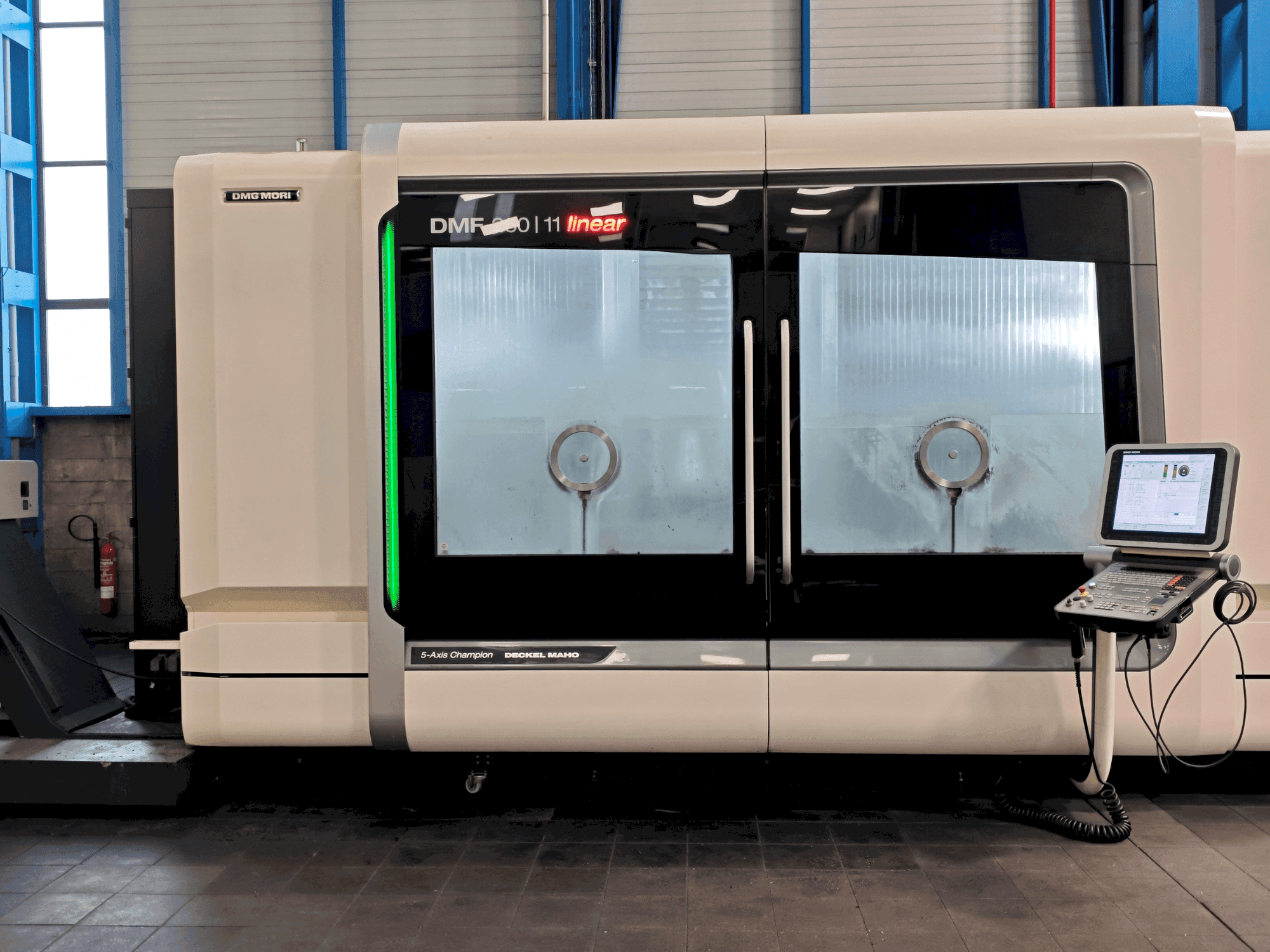 DMG MORI DMF 260-11 Linear Mašinos vaizdas iš priekio