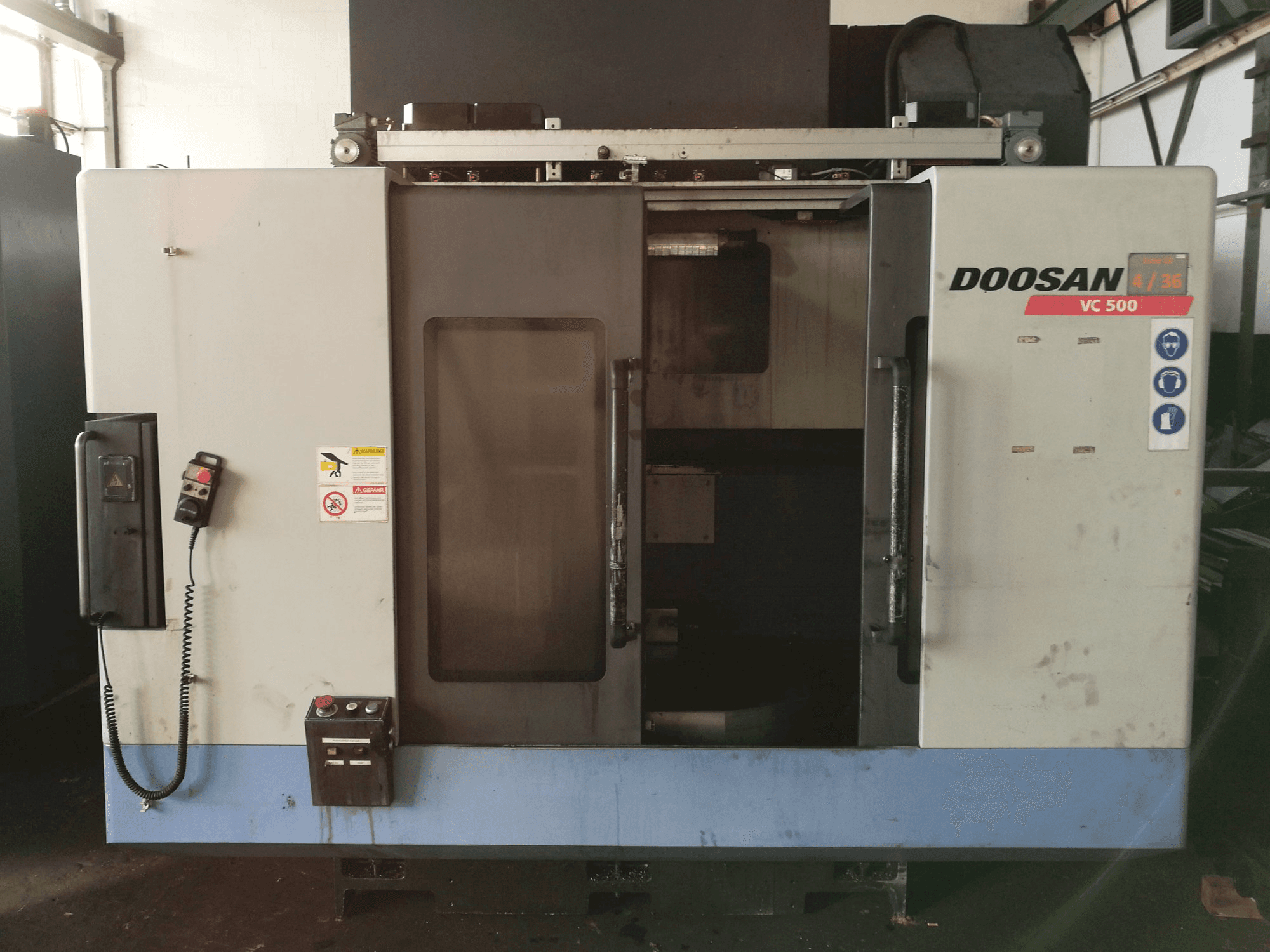 Doosan VC 500 Mašinos vaizdas iš priekio