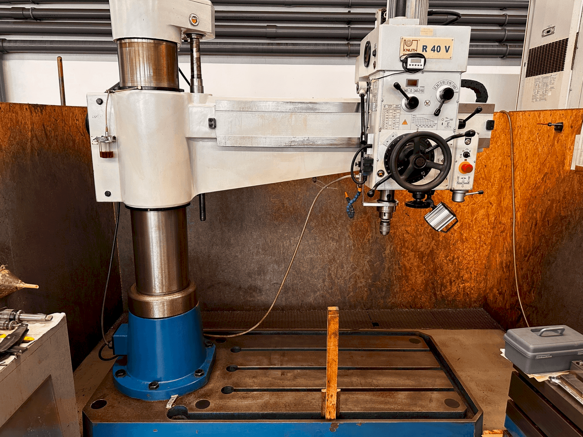 KNUTH R40V Mašinos vaizdas iš priekio